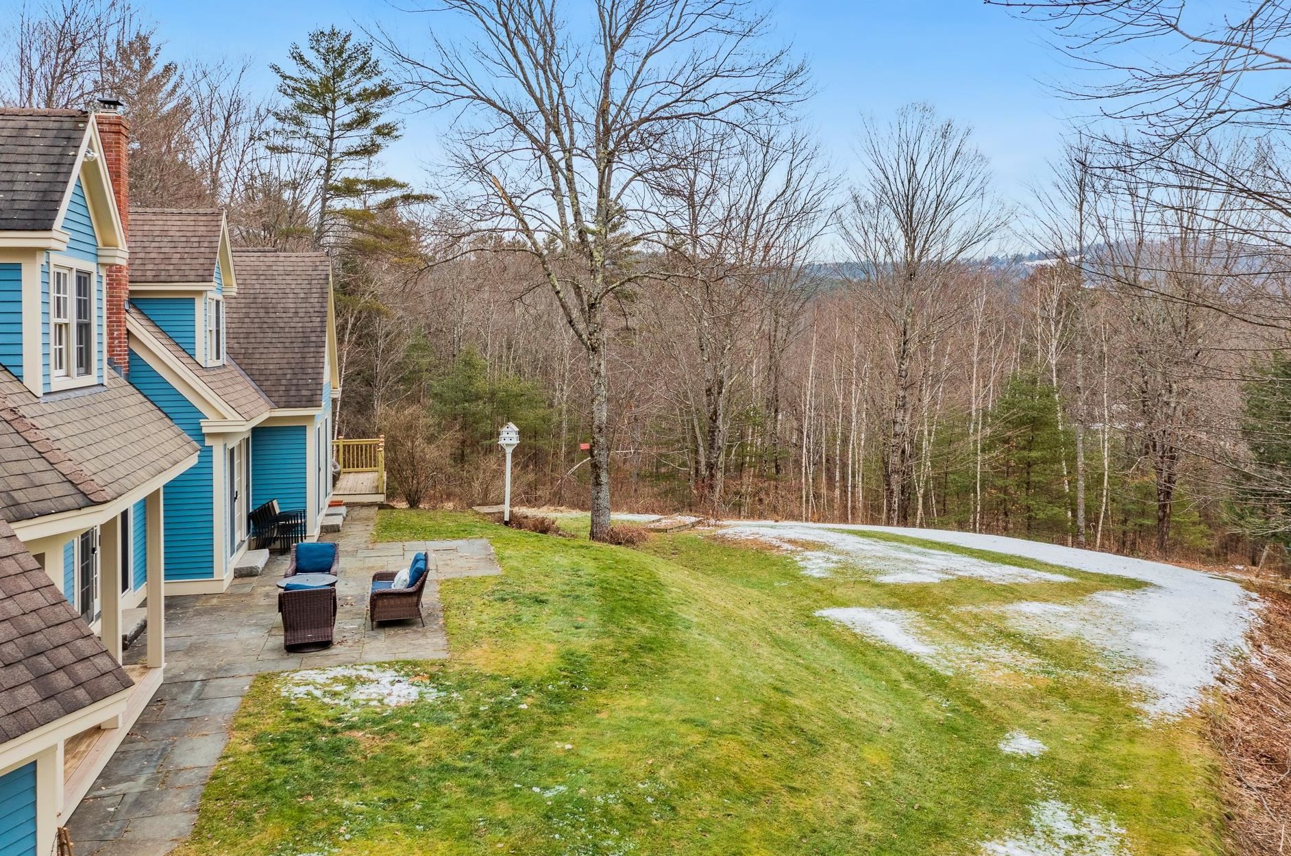 1 Tavern Ln, Lyme NH  03768-3325 exterior