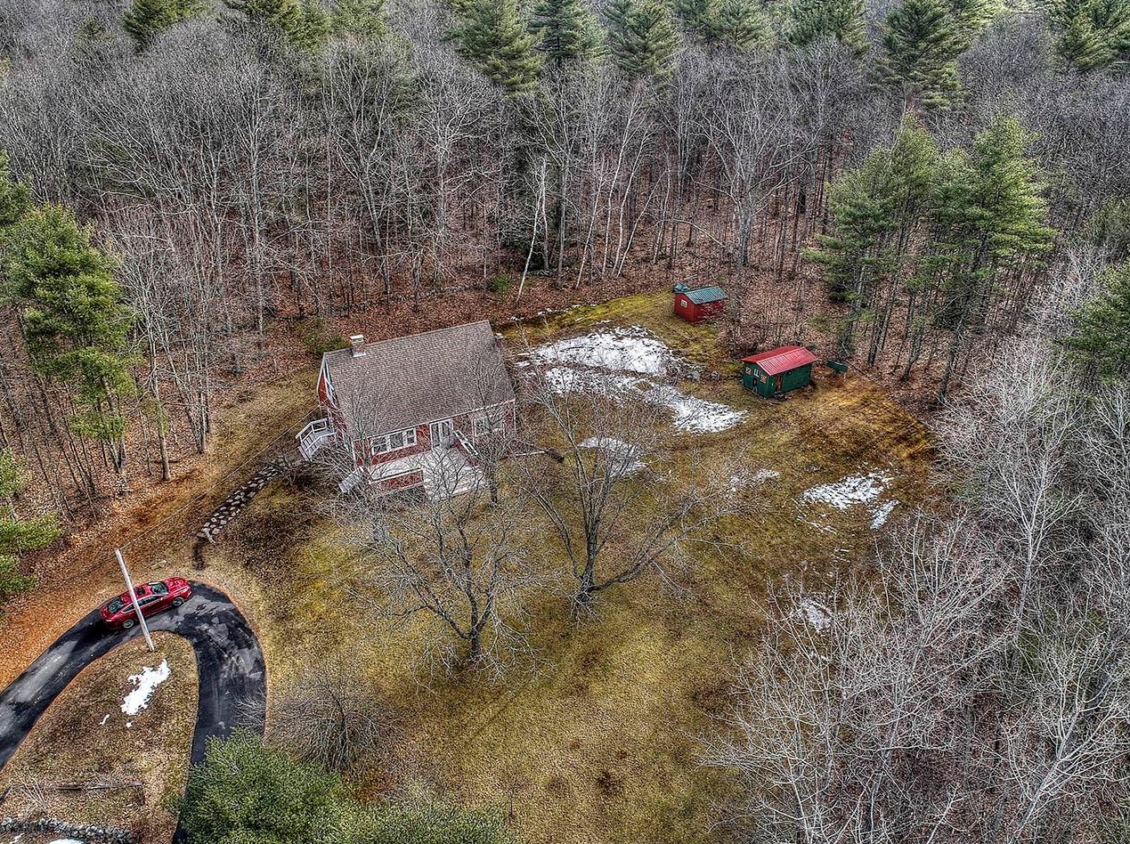 32 Longmeadow Dr, Troy NH  03465-2302 exterior
