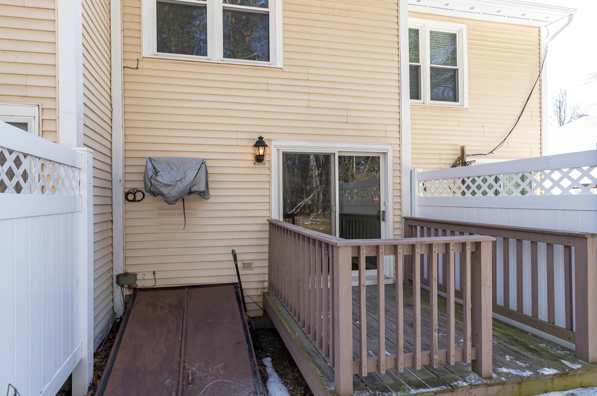 32 Shelburne Rd, Merrimack NH  03054-2733 exterior