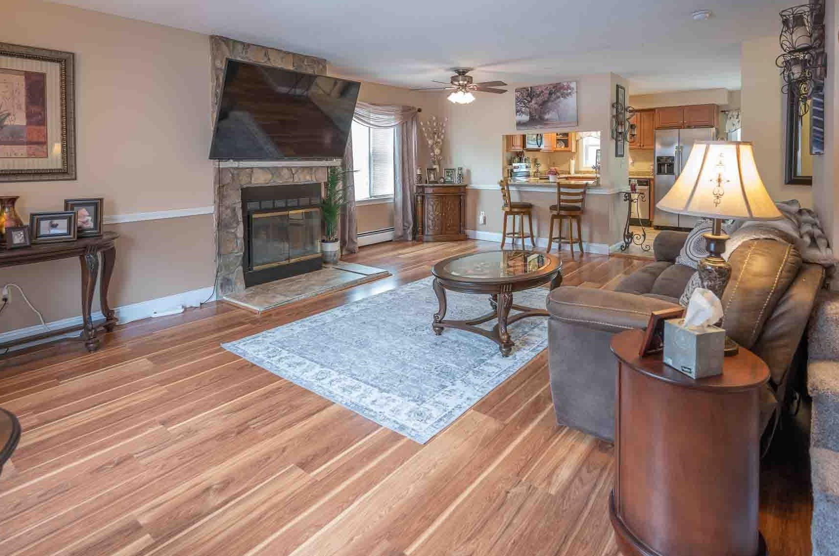 17 Walnut Cir, Merrimack NH  03054-2657 exterior