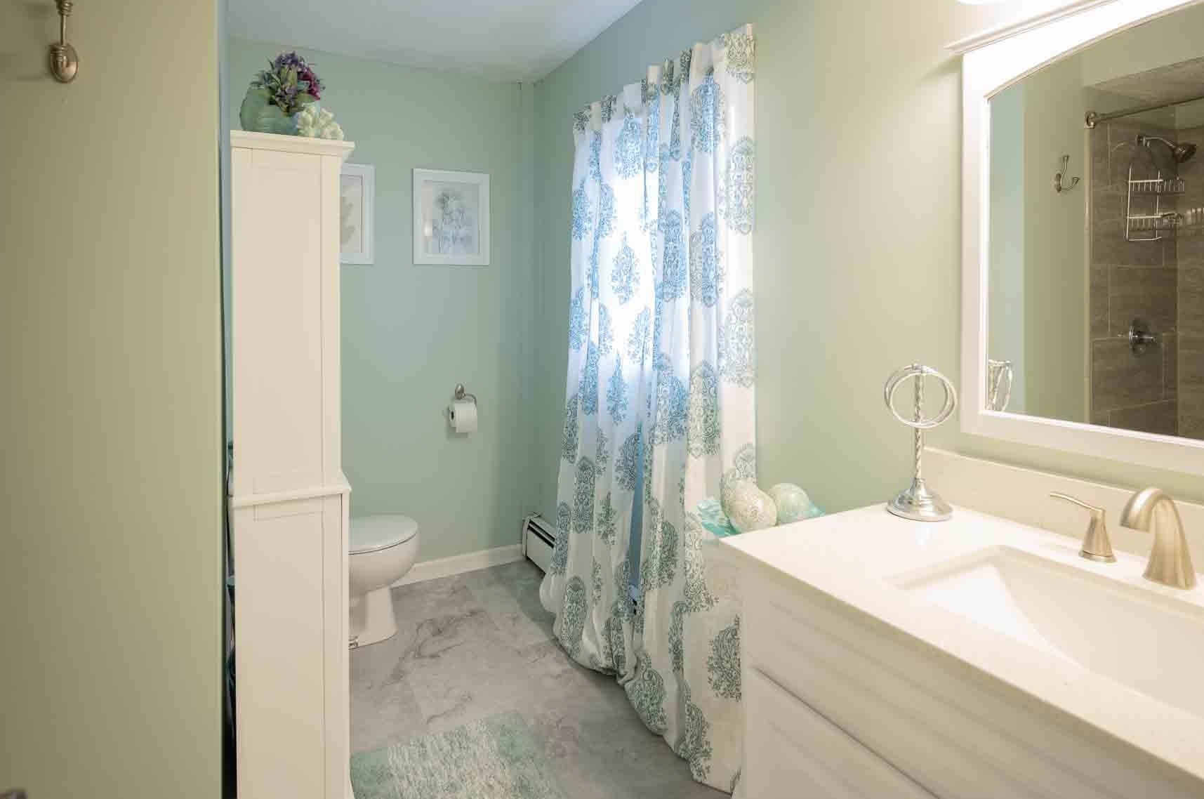 17 Walnut Cir, Merrimack NH  03054-2657 exterior