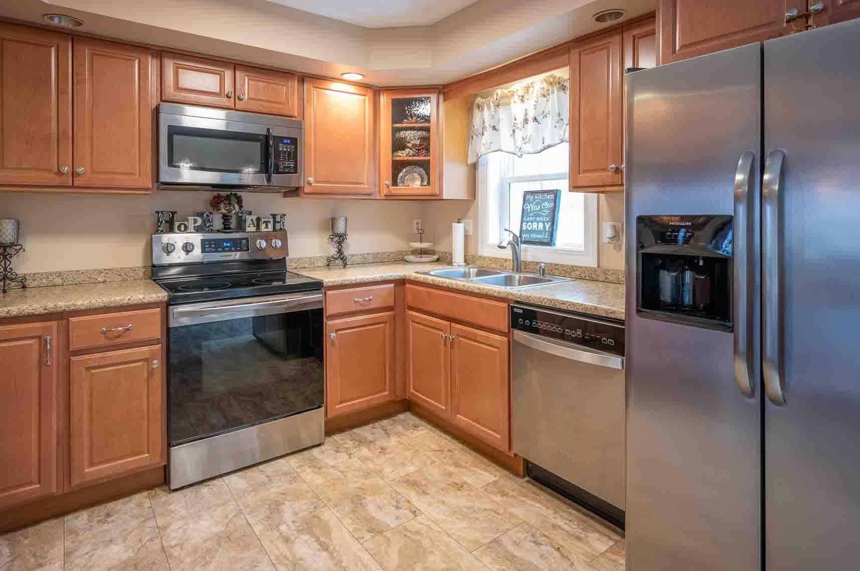 17 Walnut Cir, Merrimack NH  03054-2657 exterior