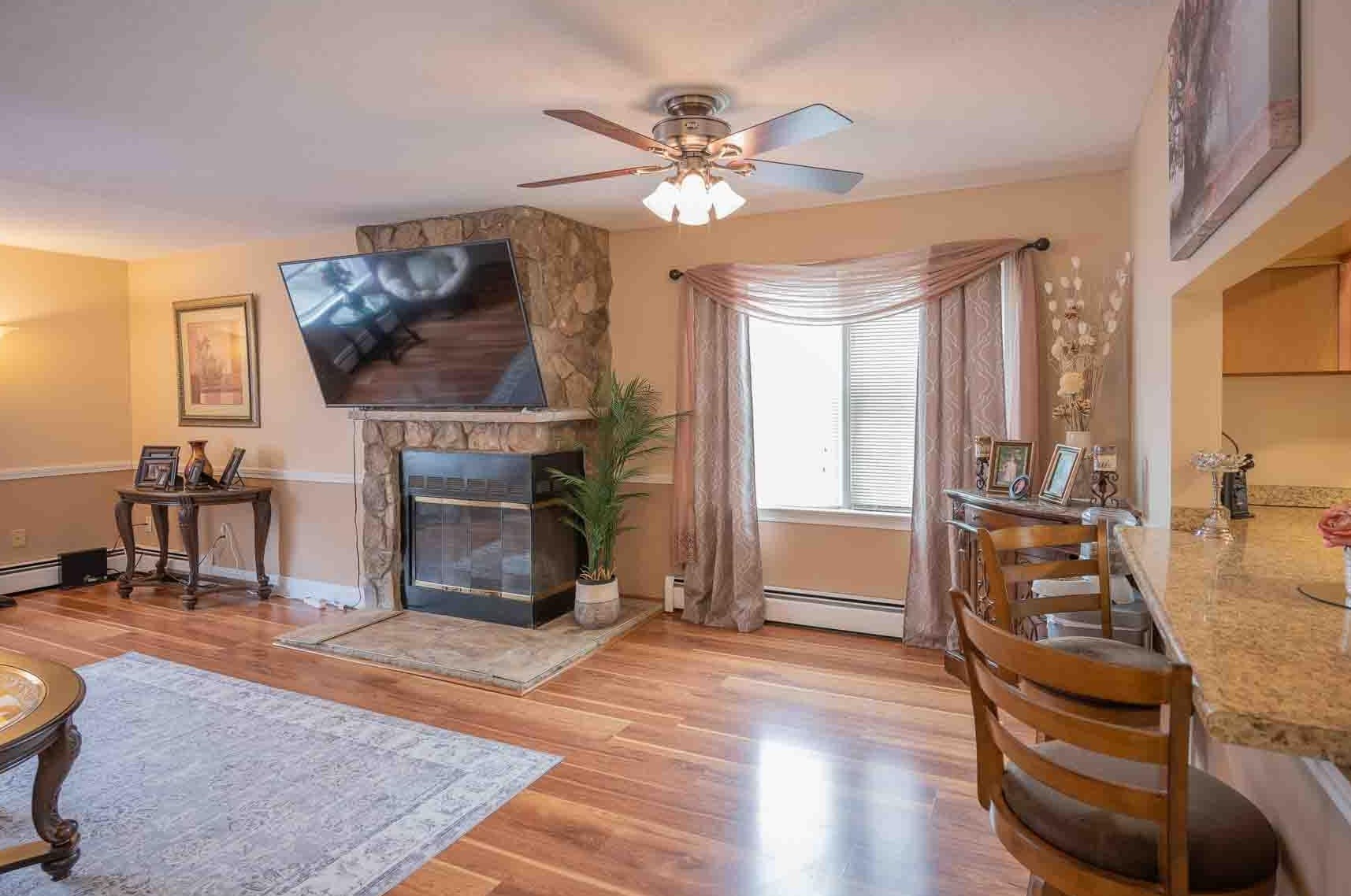 17 Walnut Cir, Merrimack NH  03054-2657 exterior