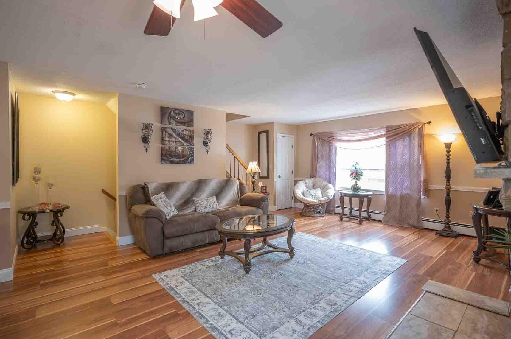 17 Walnut Cir, Merrimack NH  03054-2657 exterior