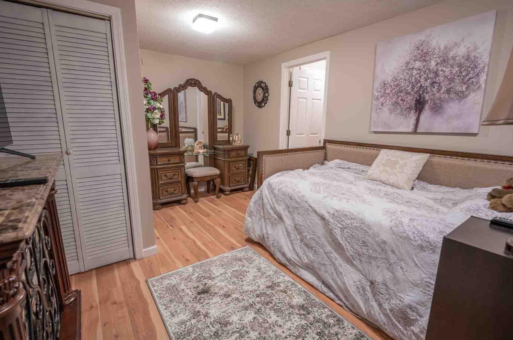 17 Walnut Cir, Merrimack NH  03054-2657 exterior