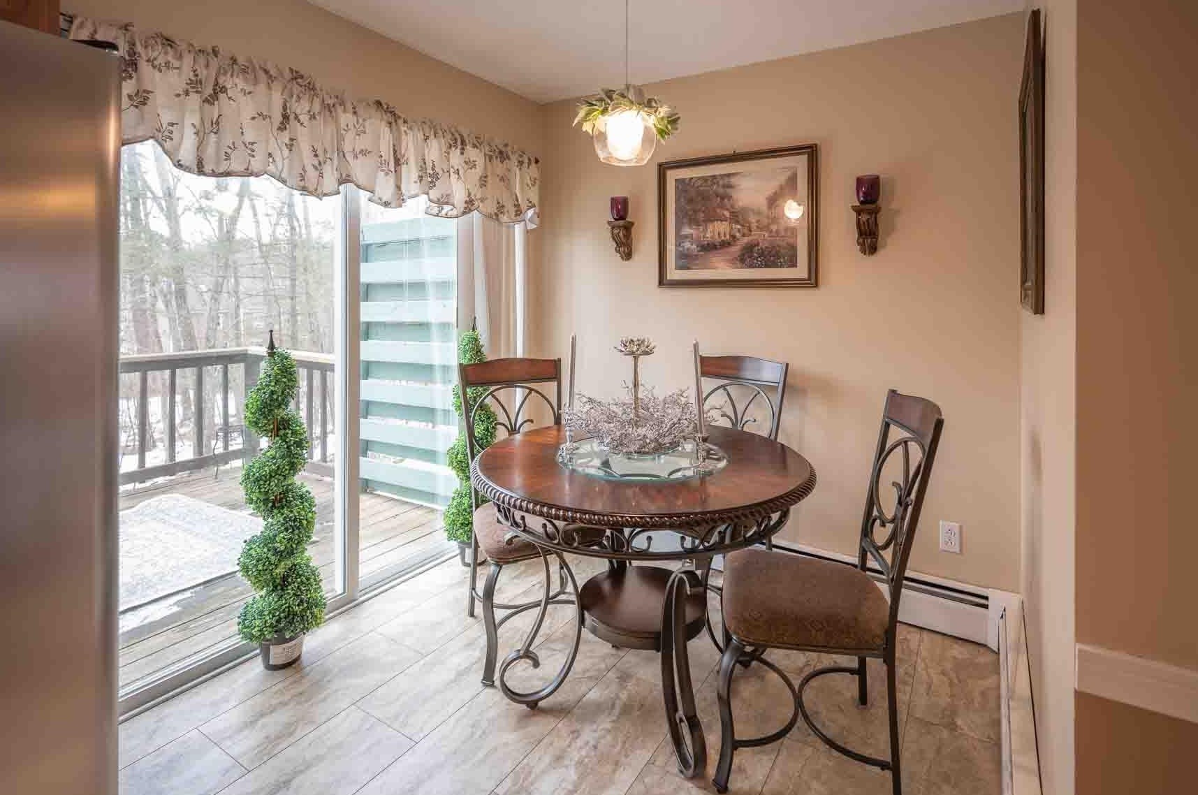 17 Walnut Cir, Merrimack NH  03054-2657 exterior