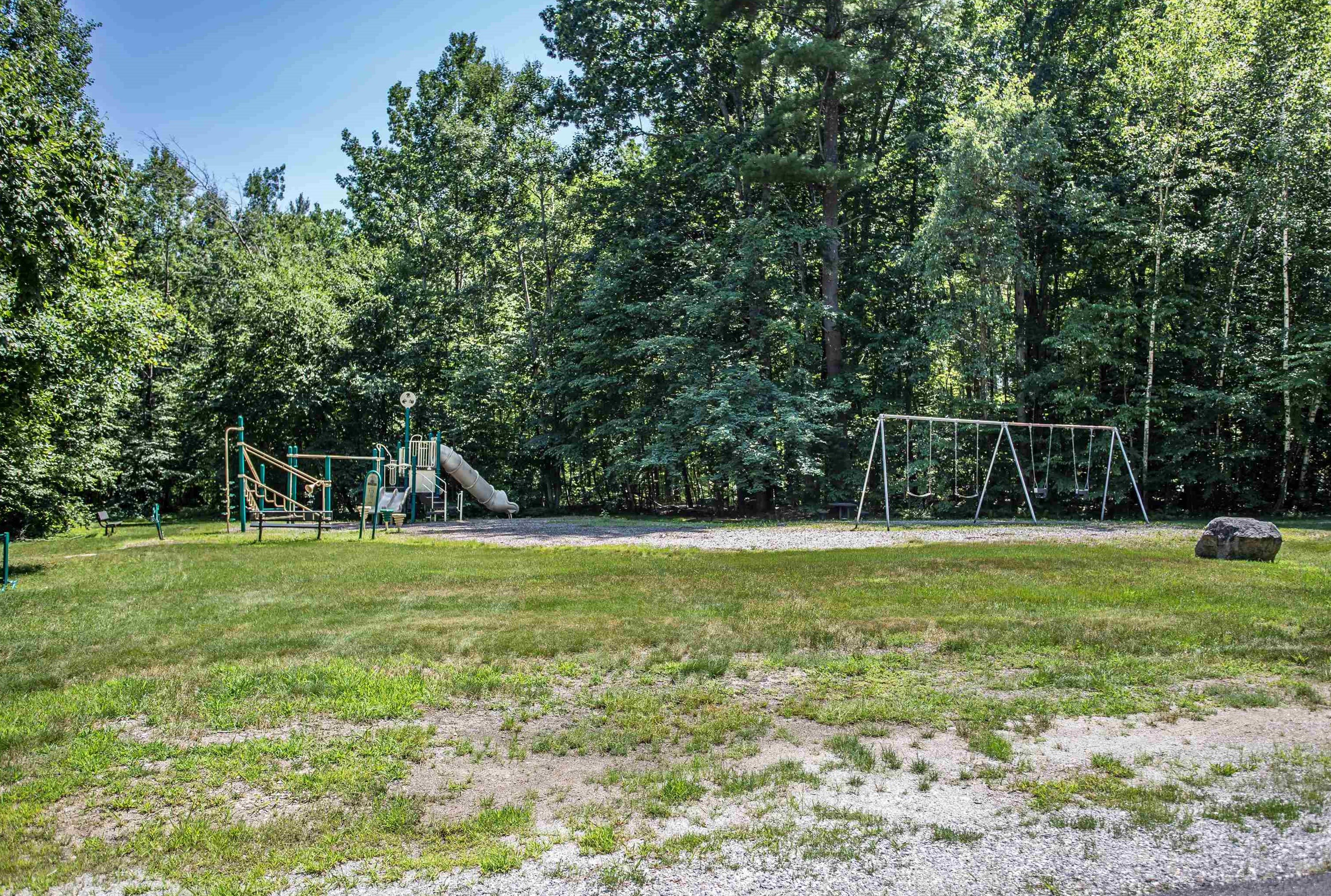 17 Walnut Cir, Merrimack NH  03054-2657 exterior