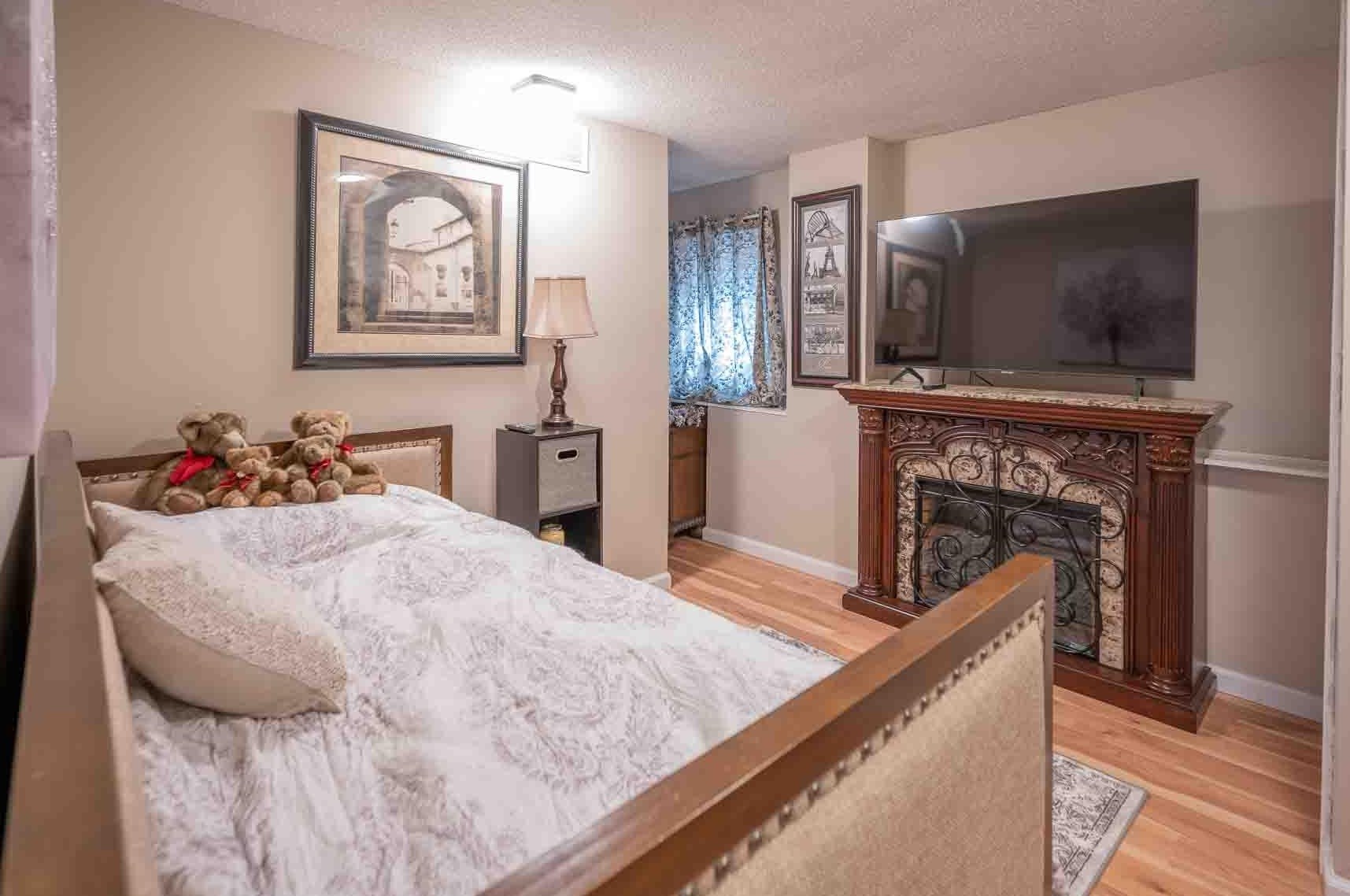 17 Walnut Cir, Merrimack NH  03054-2657 exterior