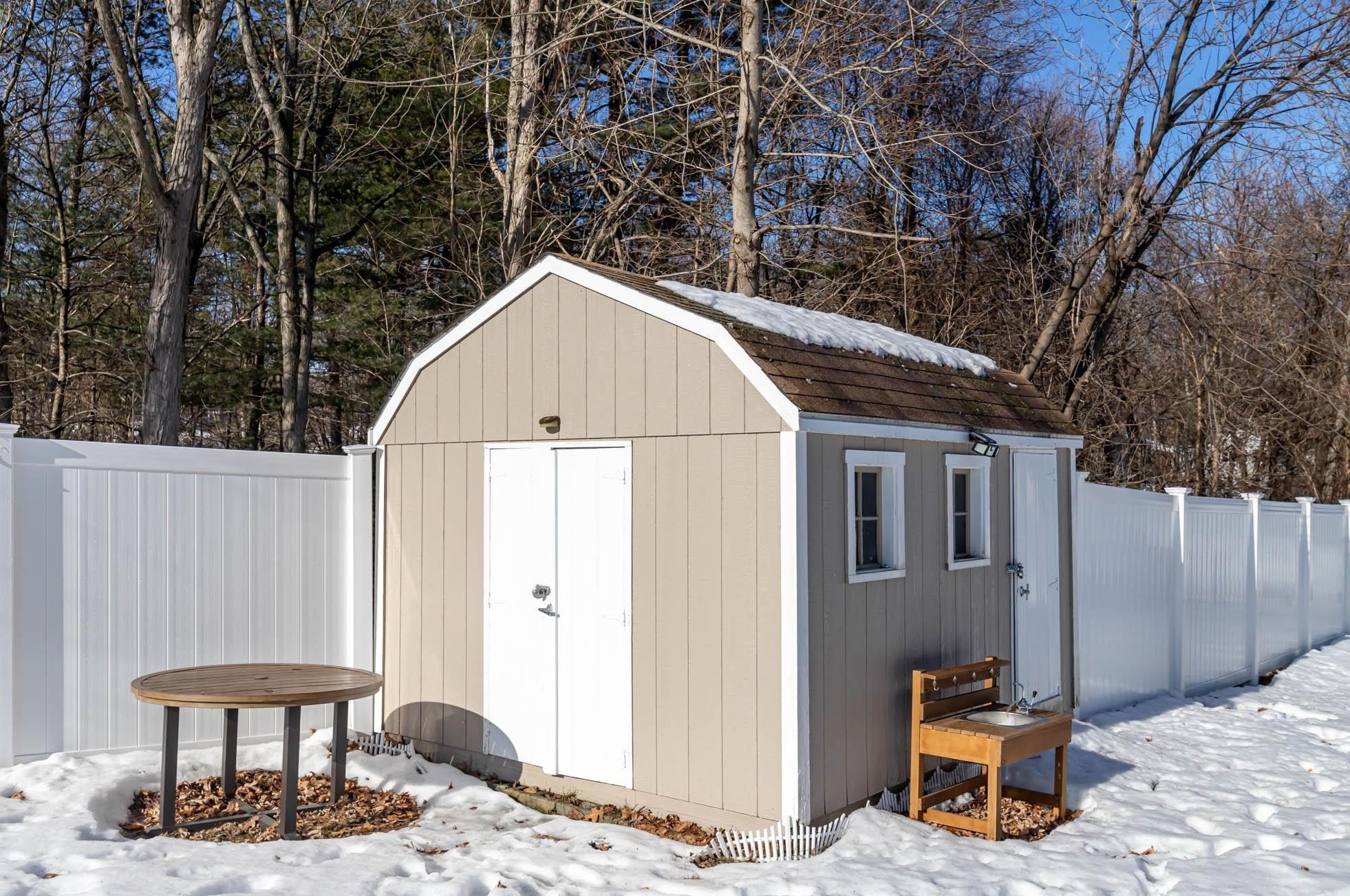428 Mast Rd, Manchester NH  03102-3325 exterior