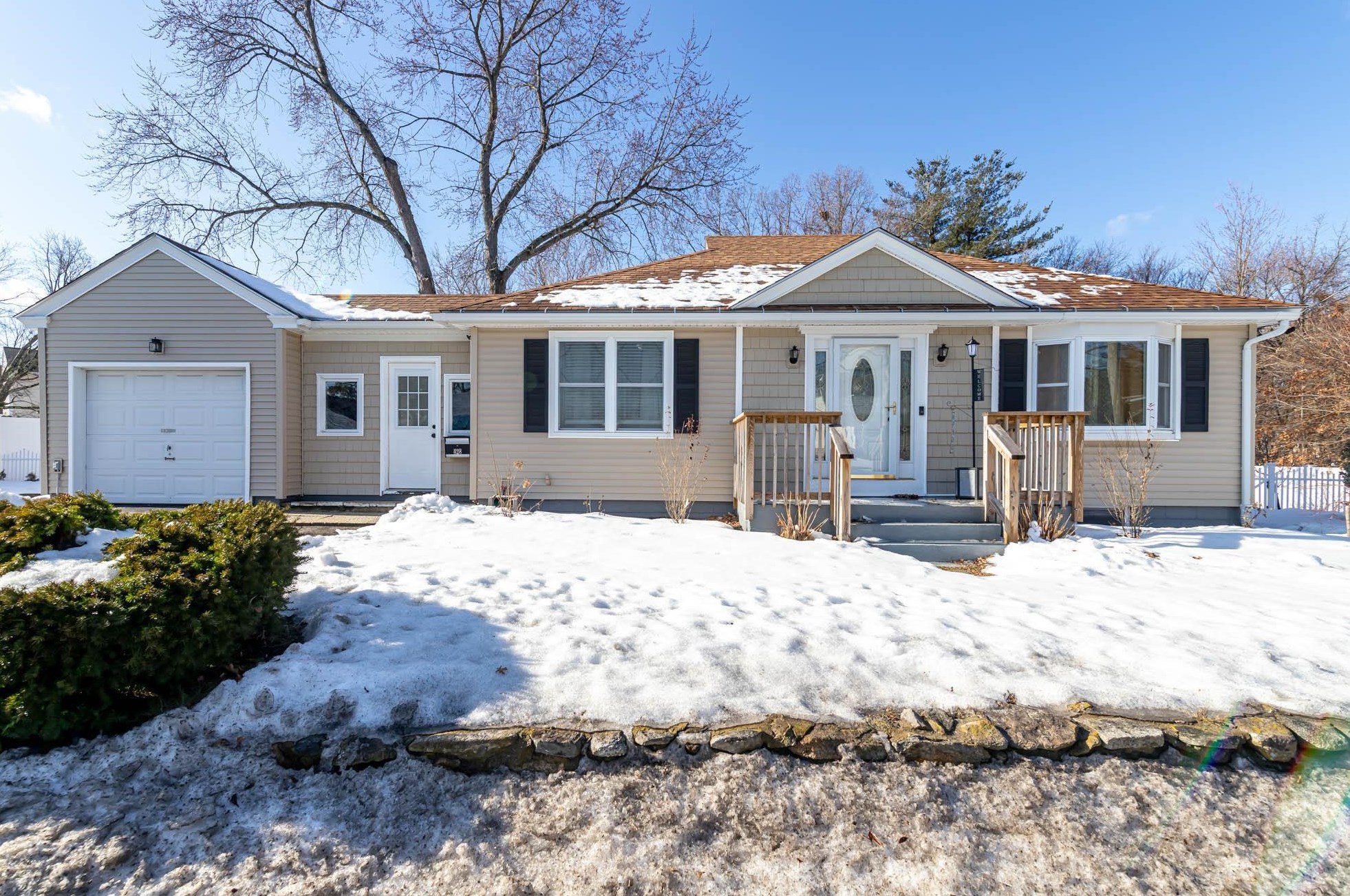 428 Mast Rd, Manchester NH  03102-3325 exterior