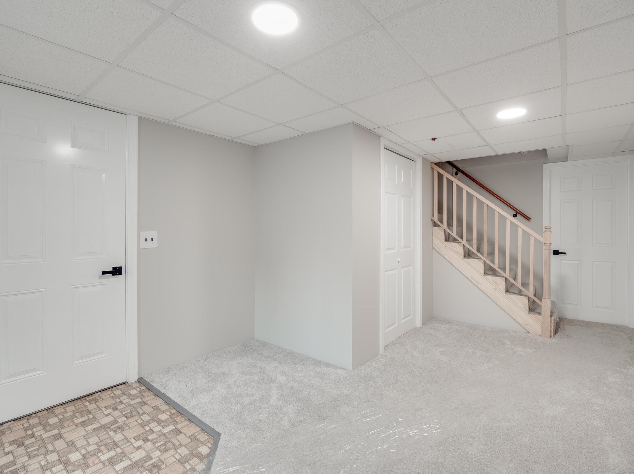 4 Madison Dr, Hudson NH  03051-3823 exterior