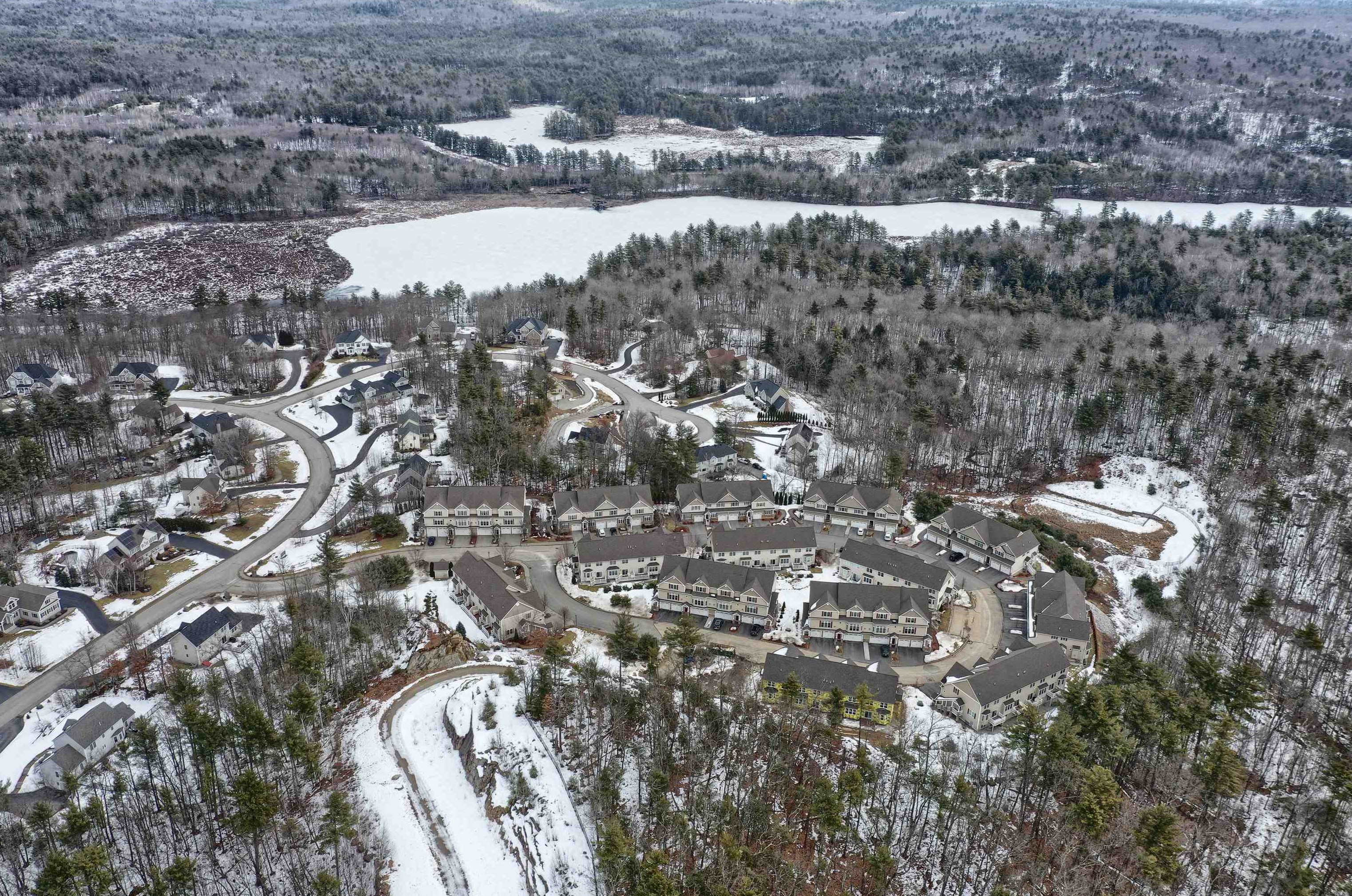 6 Manor Dr, Manchester NH  03106-3108 exterior