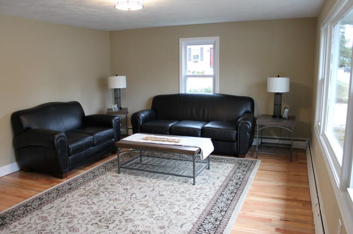 462 Mast Rd, Manchester NH  03102-3325 exterior