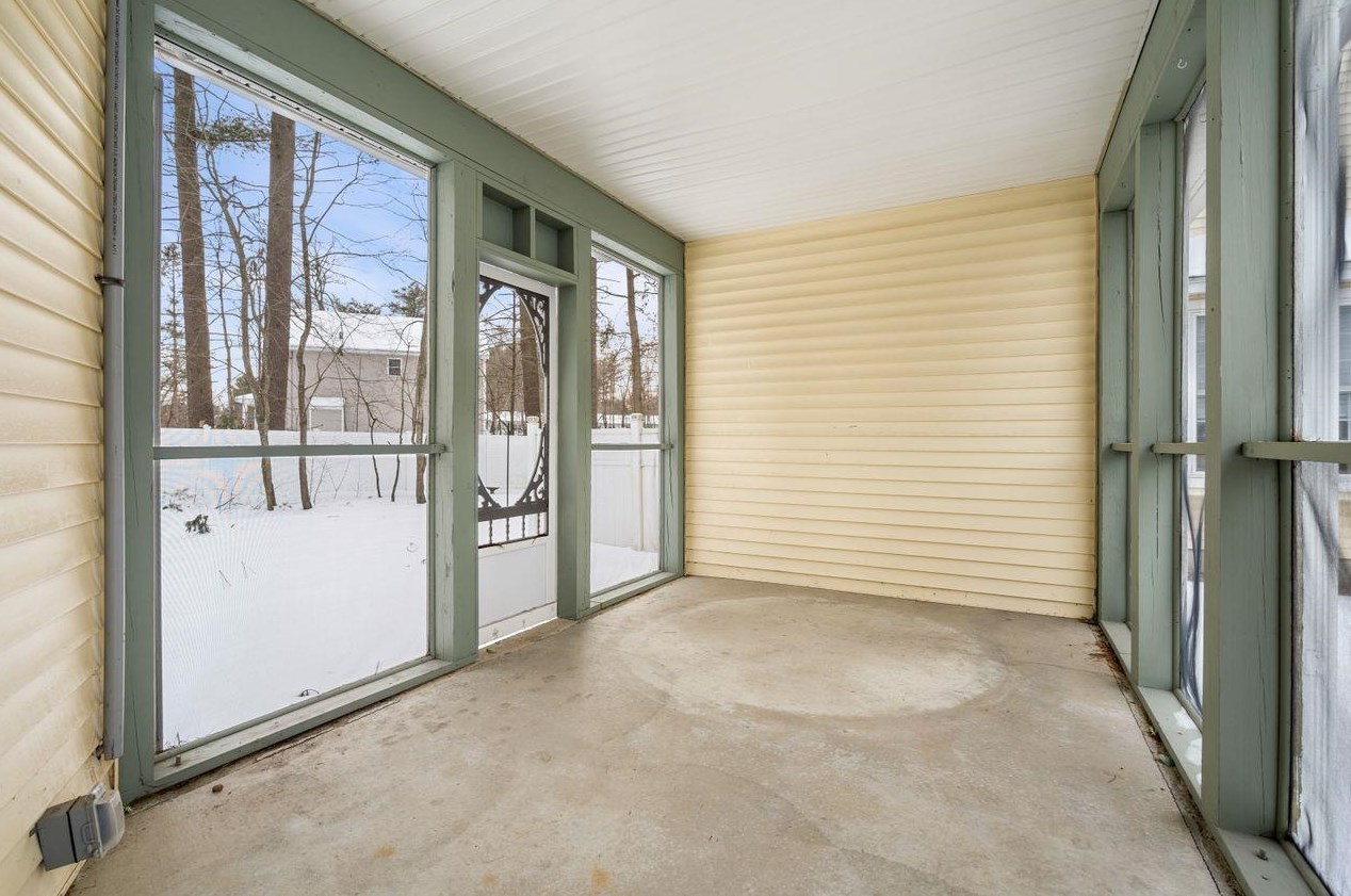 11 Mcelwain St, Merrimack NH  03054-3664 exterior