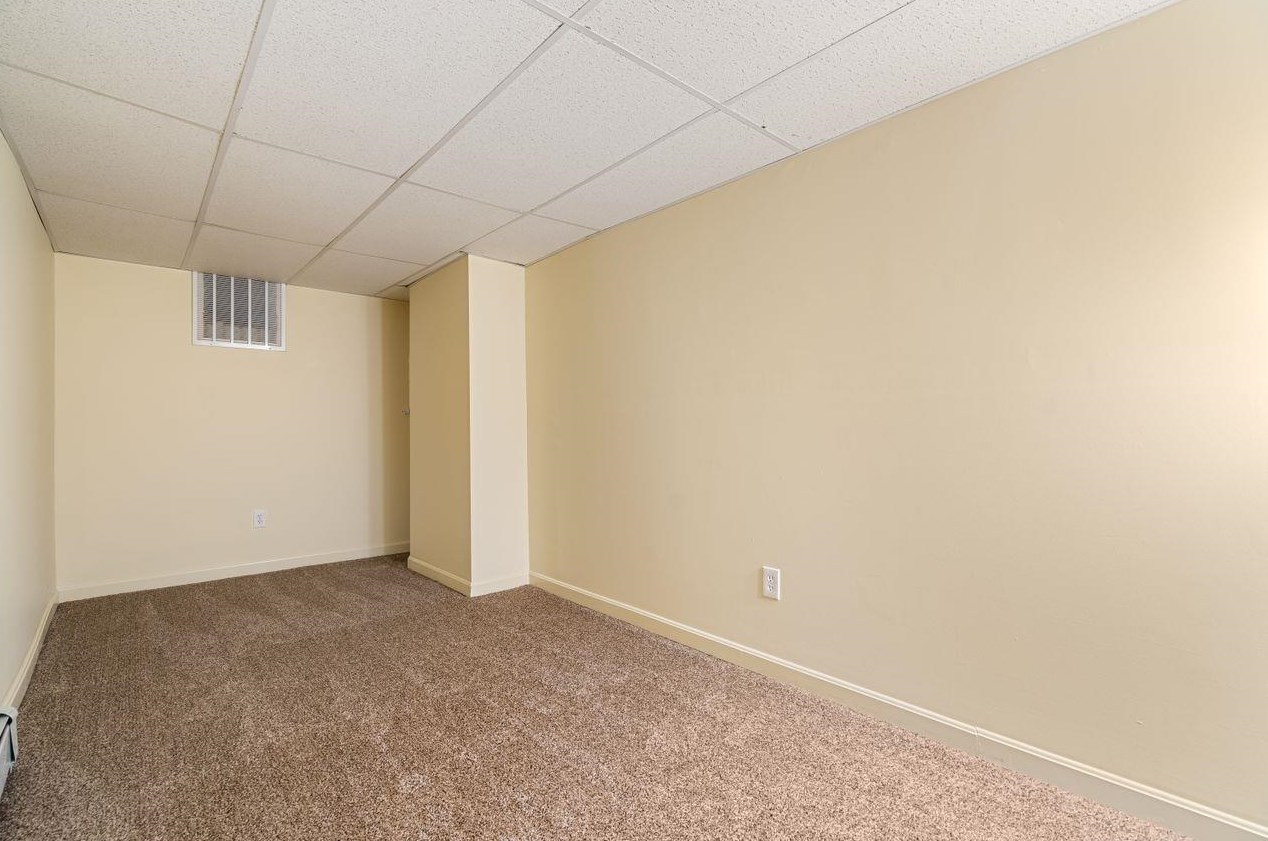 11 Mcelwain St, Merrimack NH  03054-3664 exterior