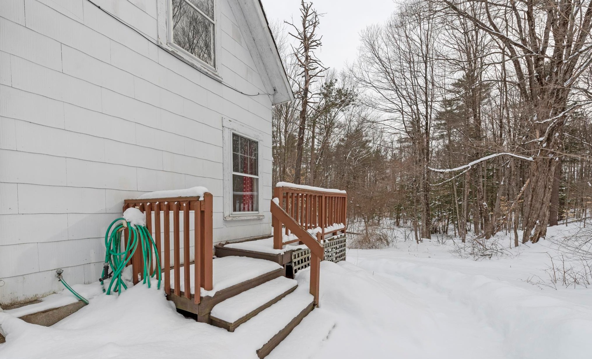 39 Pleasant St, Bridgewater NH  03264-1117 exterior