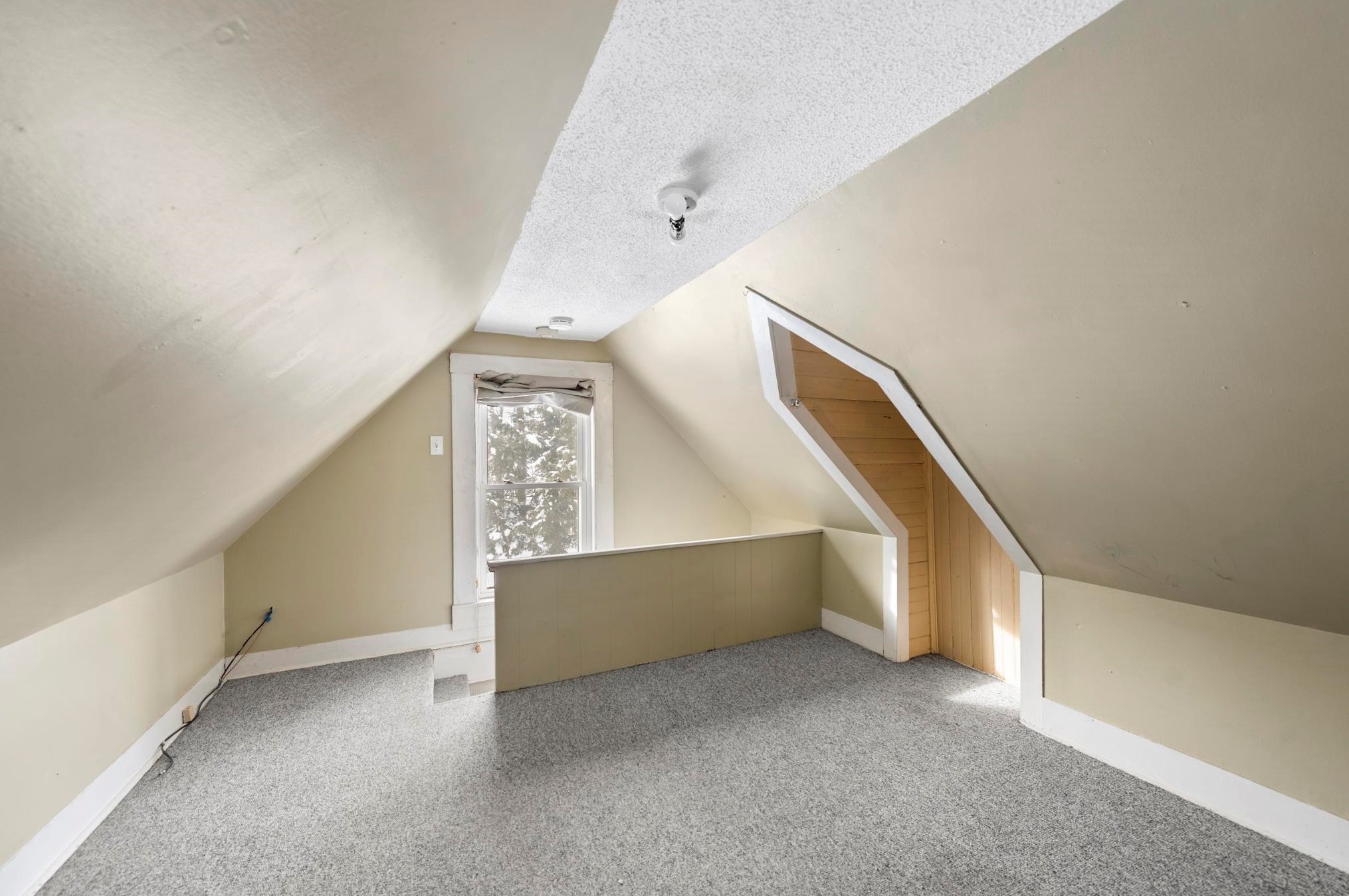 39 Pleasant St, Bridgewater NH  03264-1117 exterior