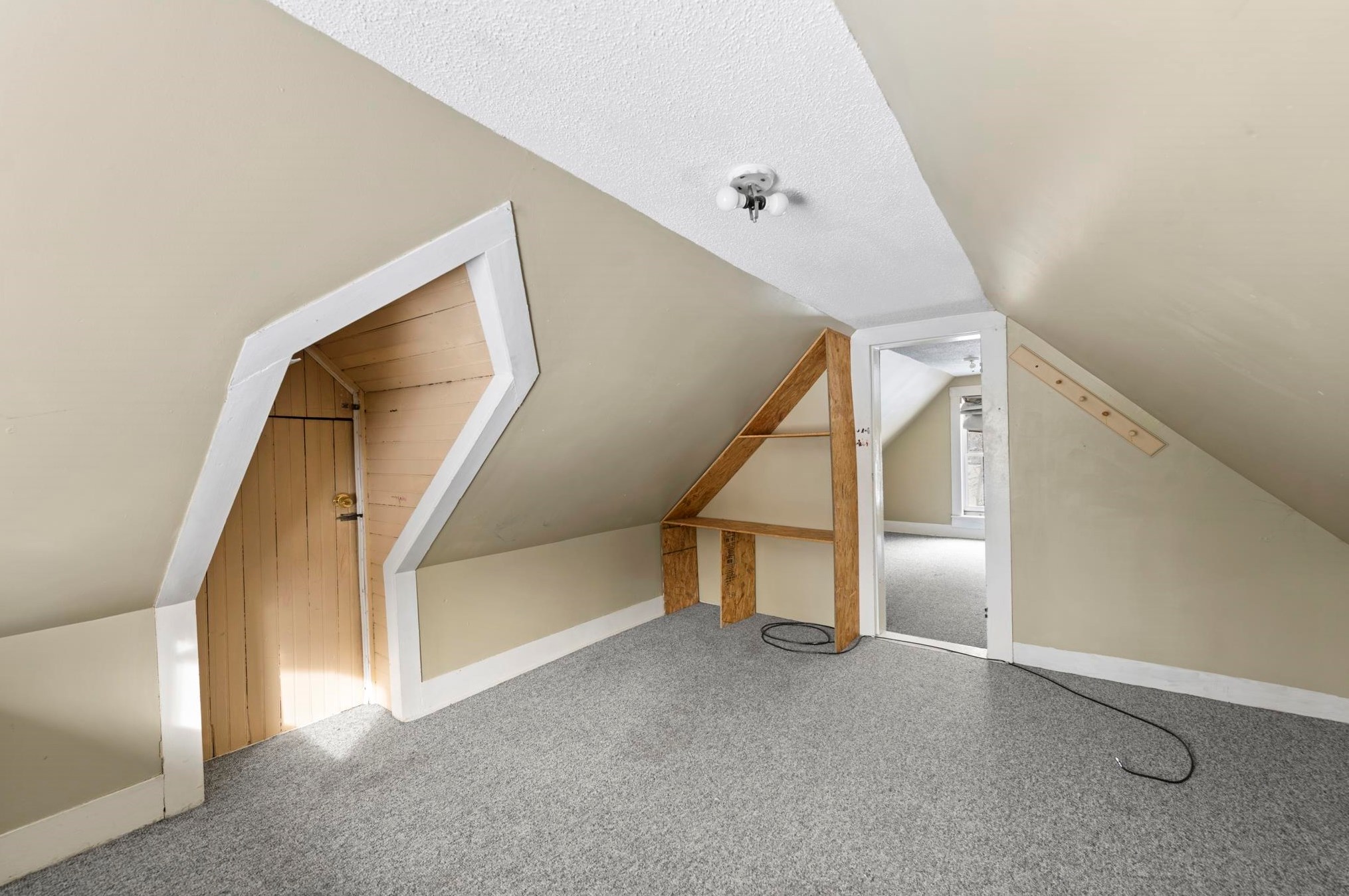 39 Pleasant St, Bridgewater NH  03264-1117 exterior