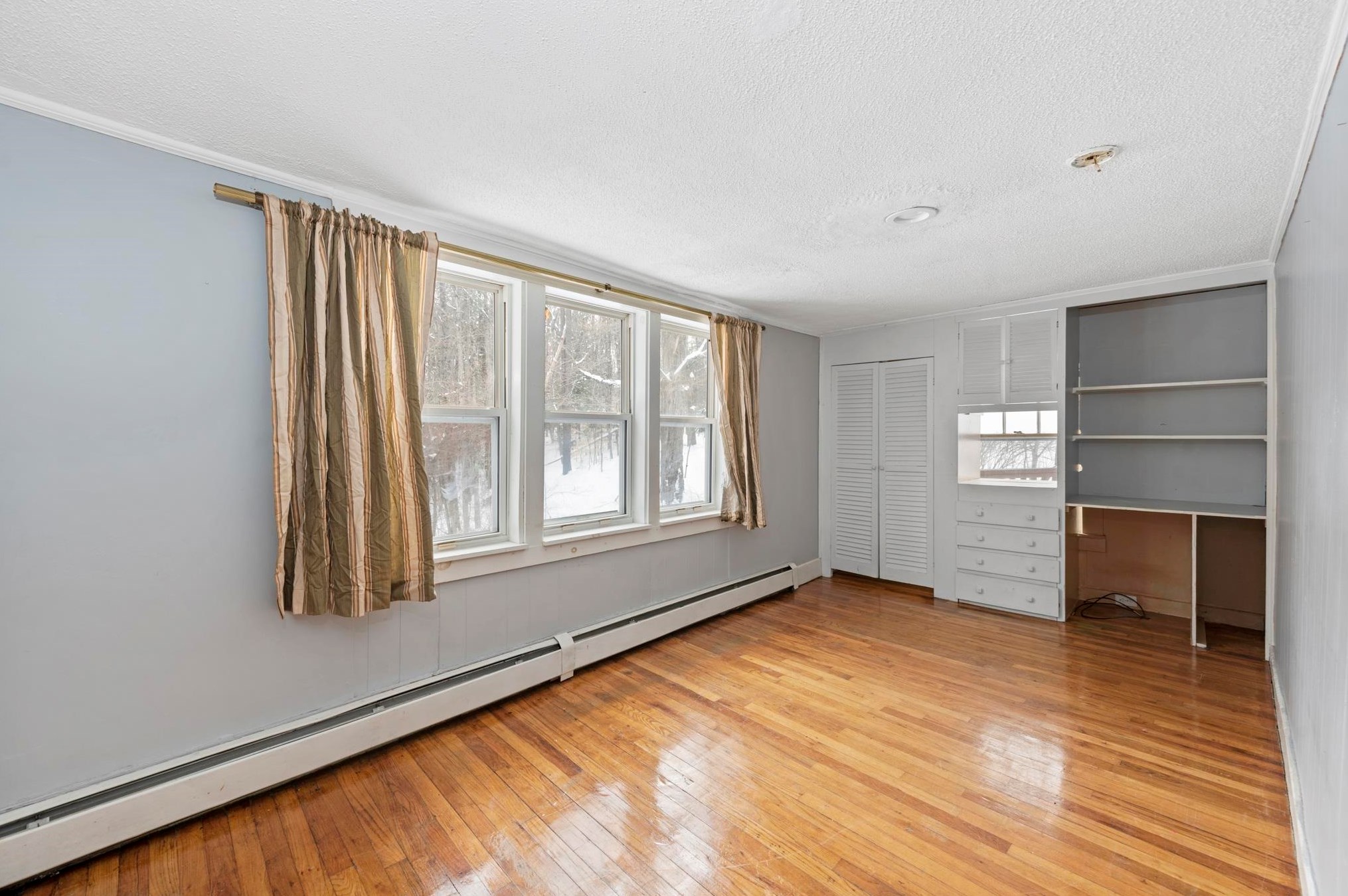 39 Pleasant St, Bridgewater NH  03264-1117 exterior