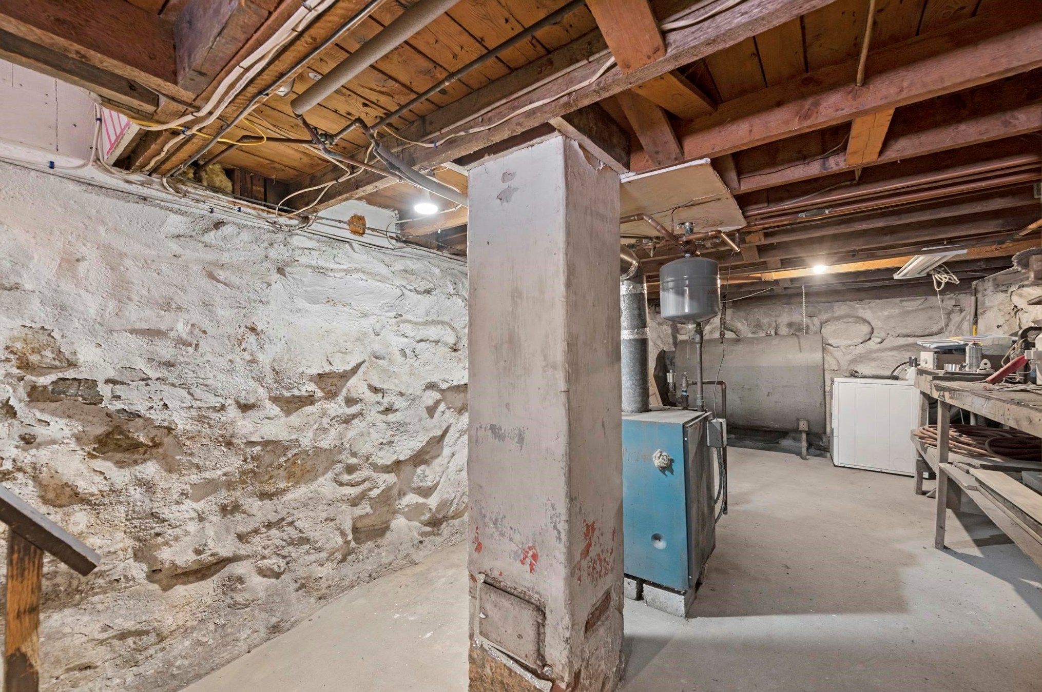 39 Pleasant St, Bridgewater NH  03264-1117 exterior