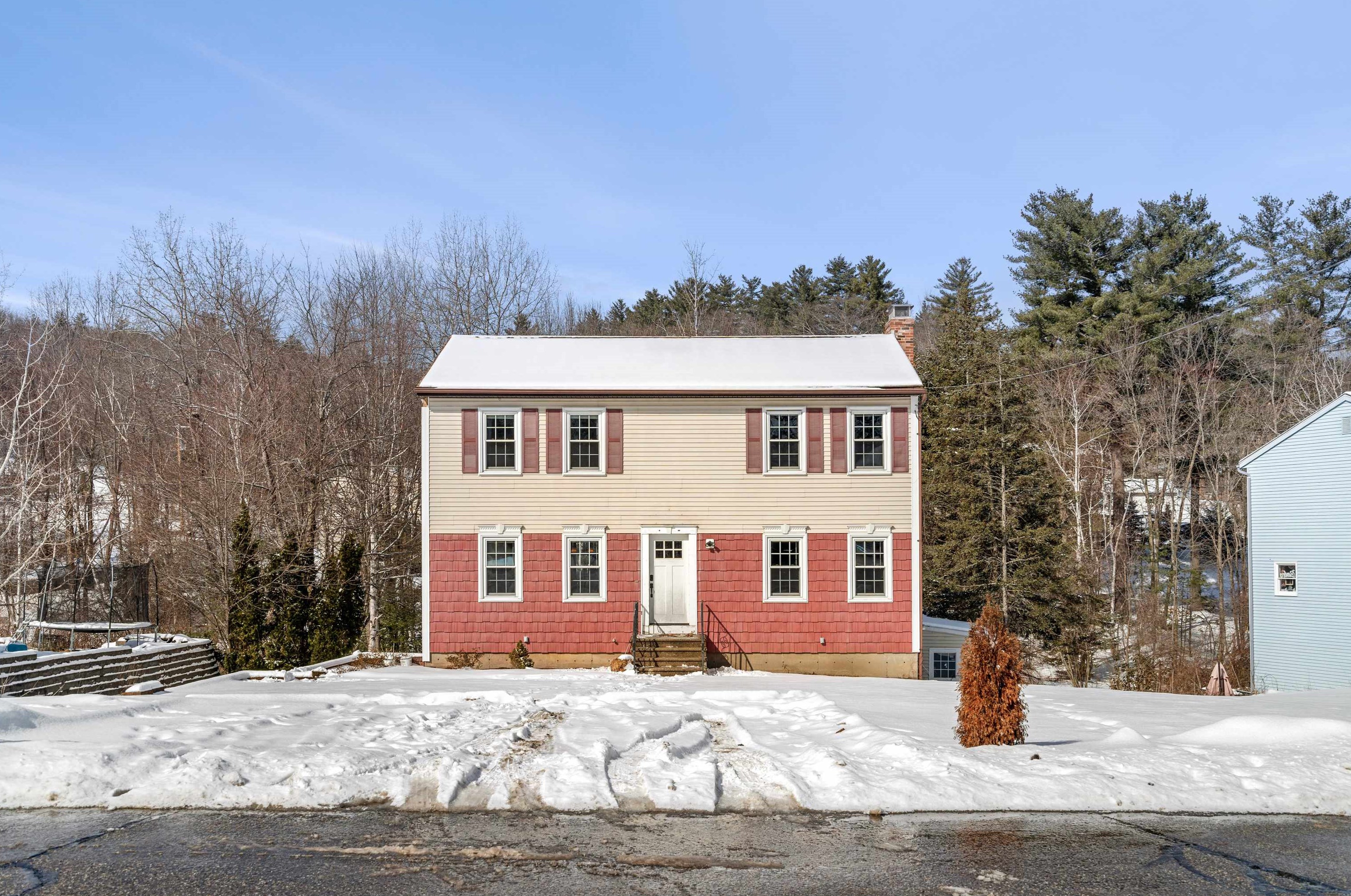 4 Springer Rd, Manchester NH  03106-1316 exterior