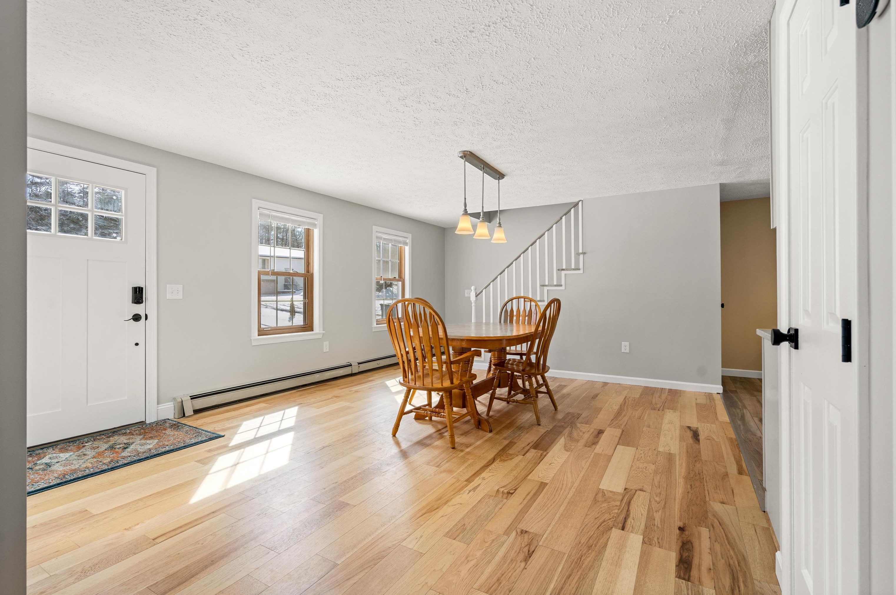 4 Springer Rd, Manchester NH  03106-1316 exterior