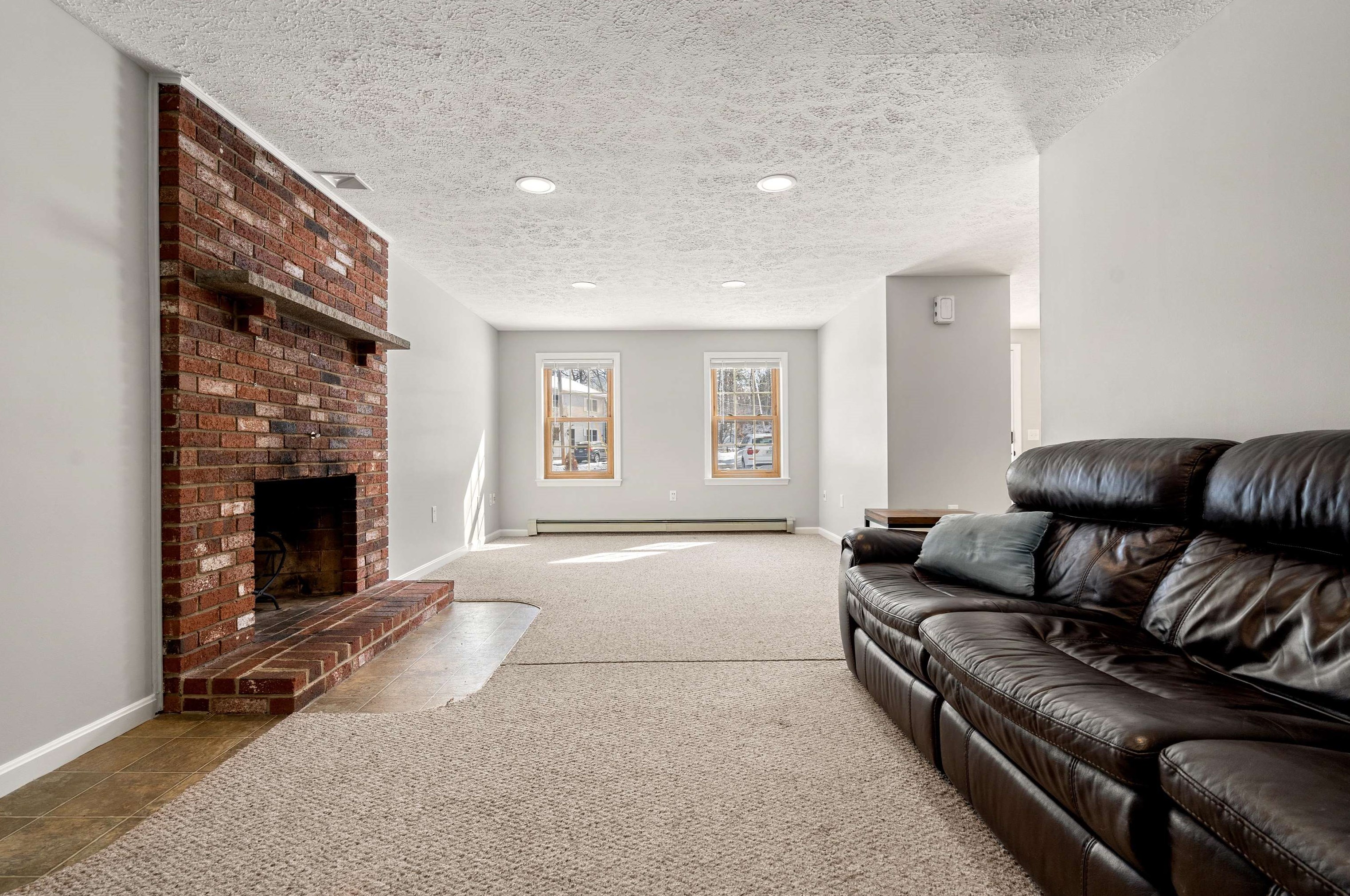 4 Springer Rd, Manchester NH  03106-1316 exterior
