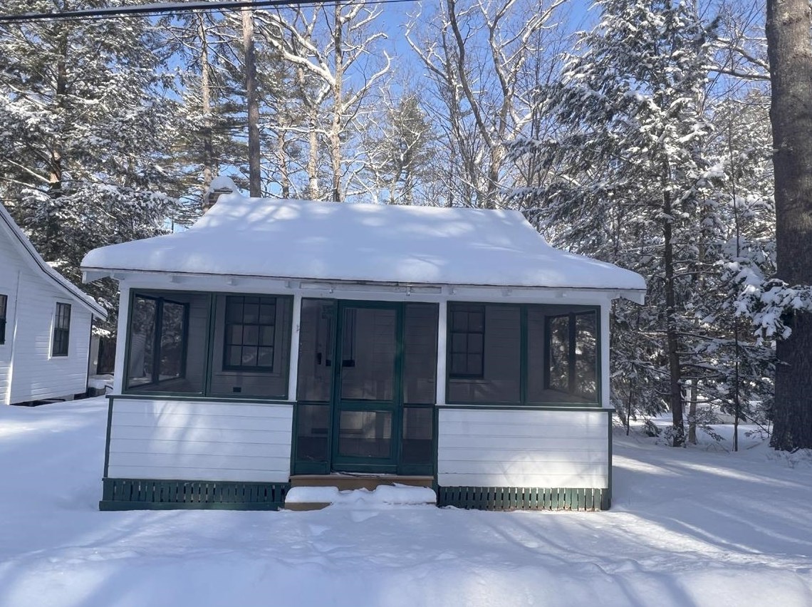 32 Cottage Rd, Bridgewater NH  03222-3704 exterior