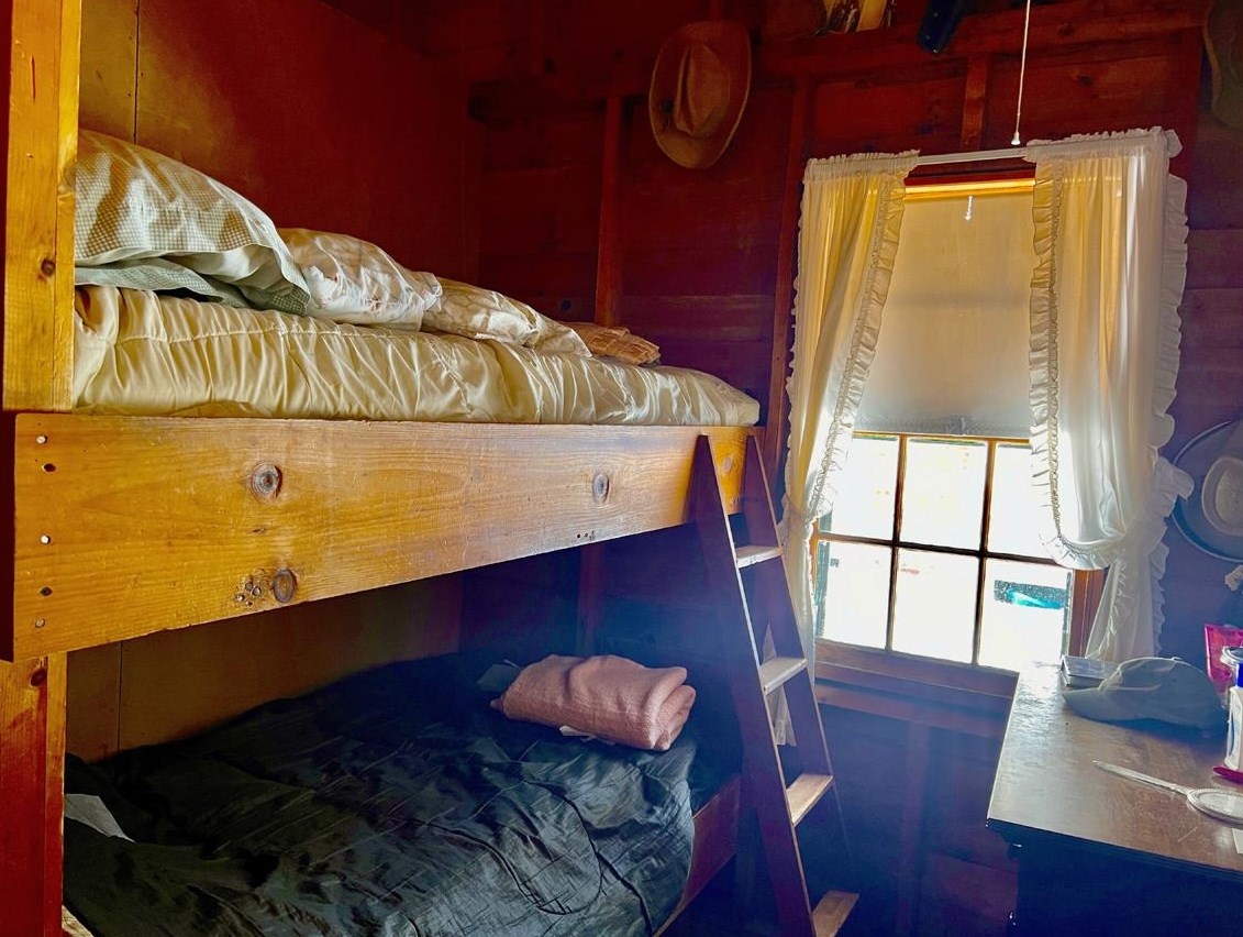 32 Cottage Rd, Bridgewater NH  03222-3704 exterior