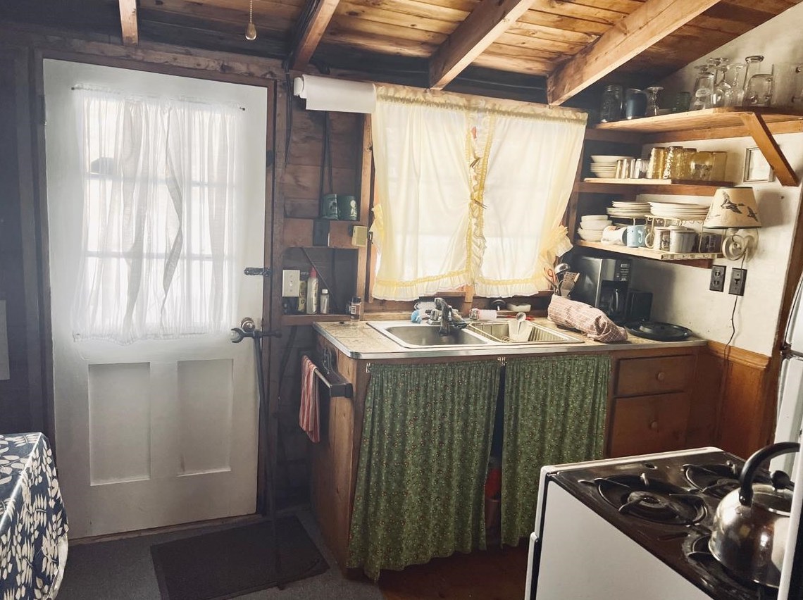 32 Cottage Rd, Bridgewater NH  03222-3704 exterior