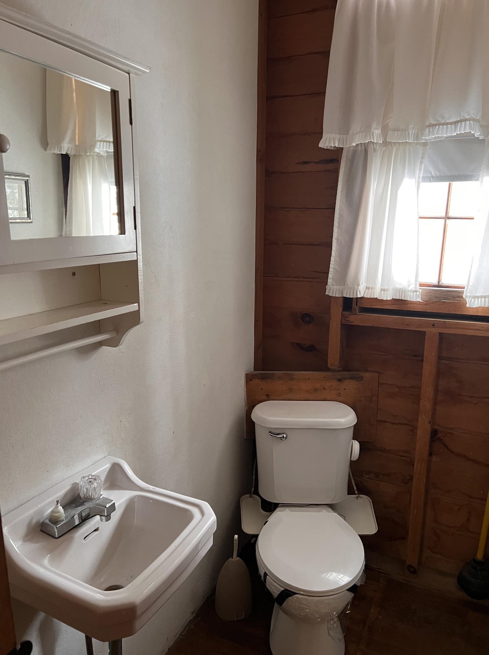 32 Cottage Rd, Bridgewater NH  03222-3704 exterior