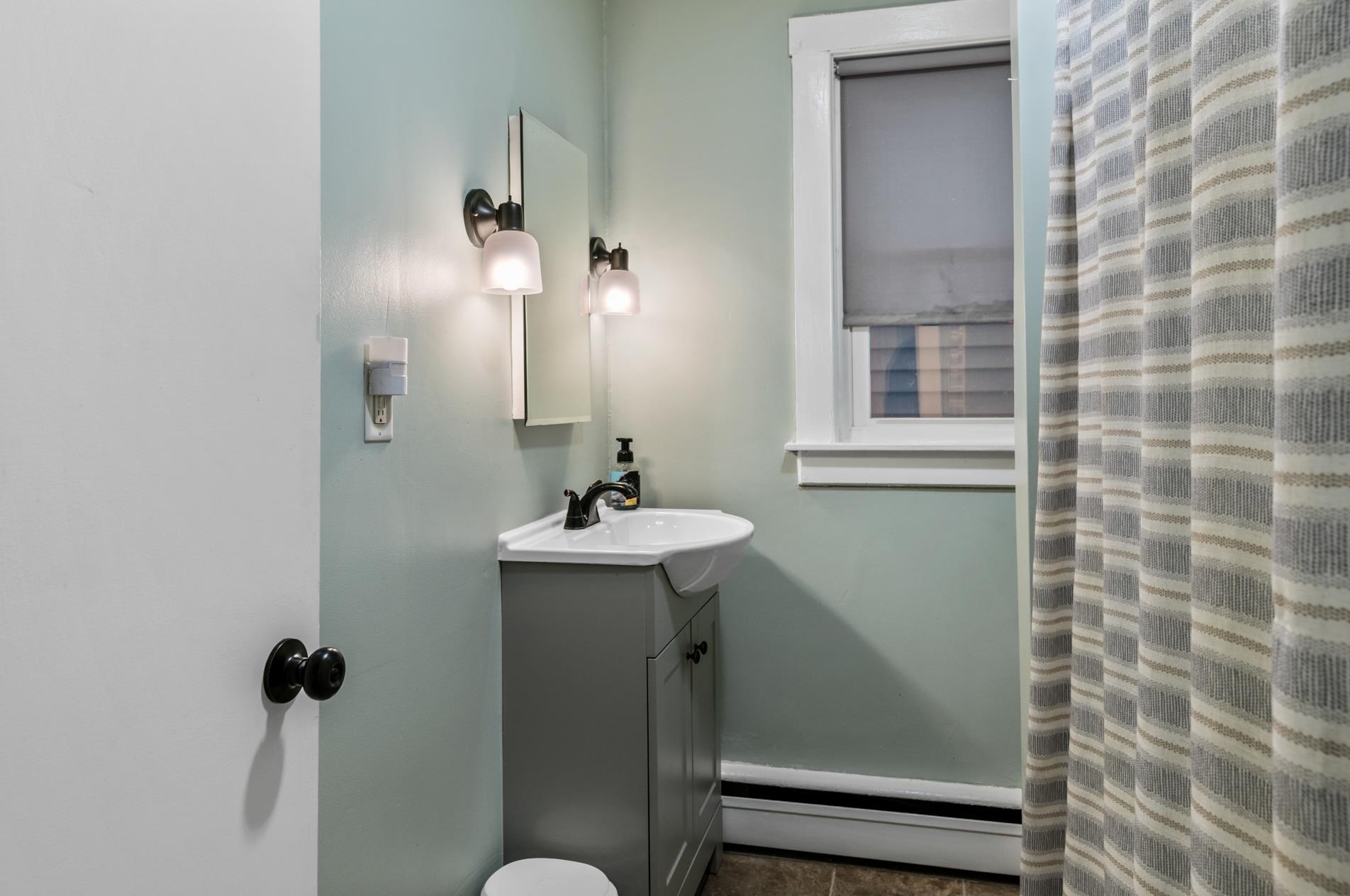 82 Alpine St, Manchester NH  03102-4602 exterior