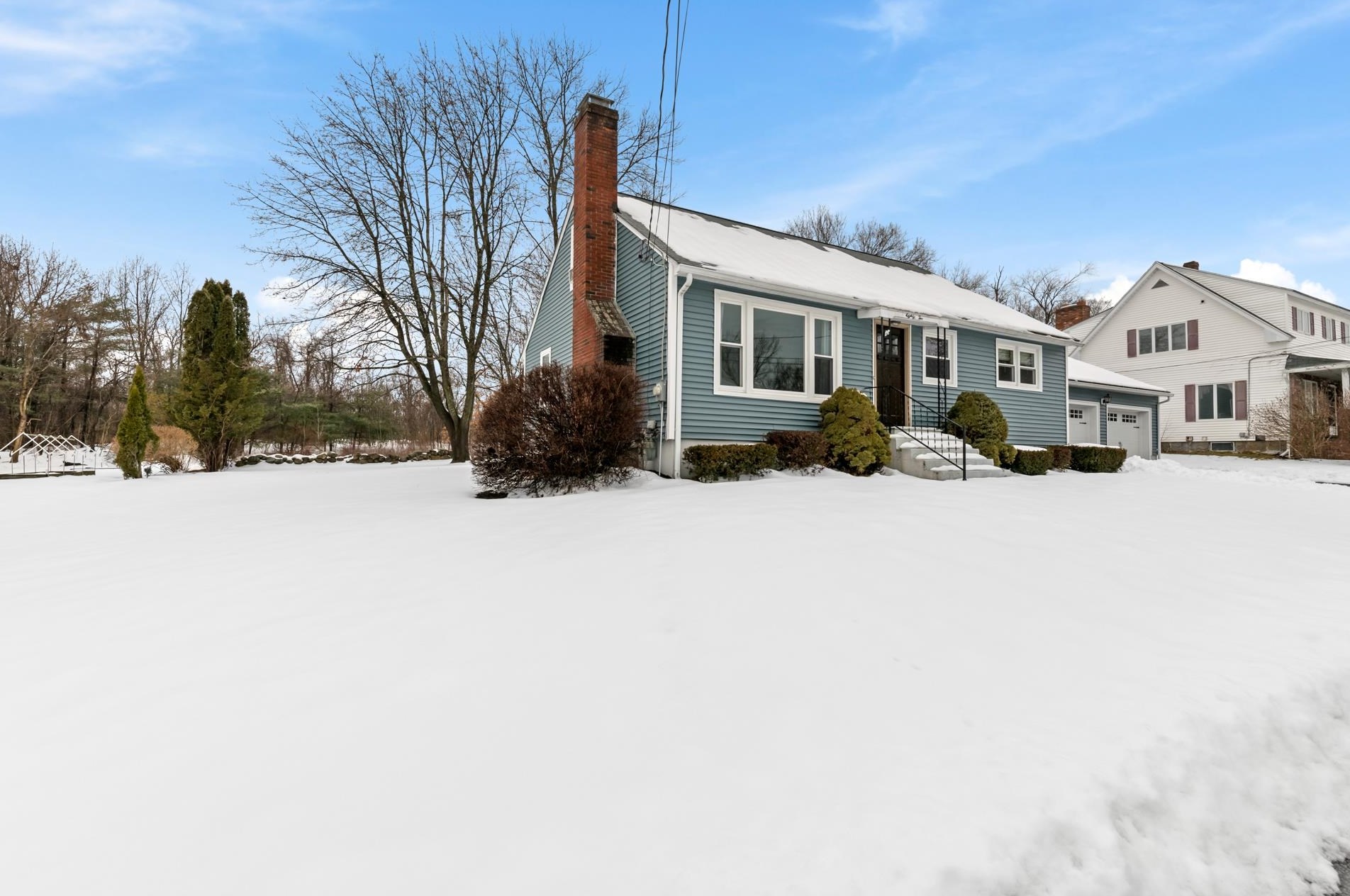 82 Alpine St, Manchester NH  03102-4602 exterior