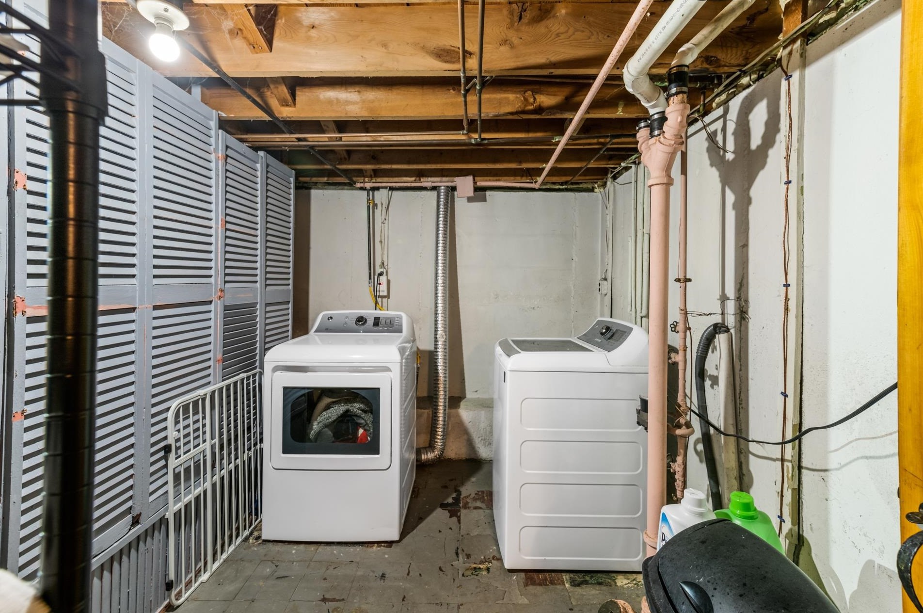 82 Alpine St, Manchester NH  03102-4602 exterior