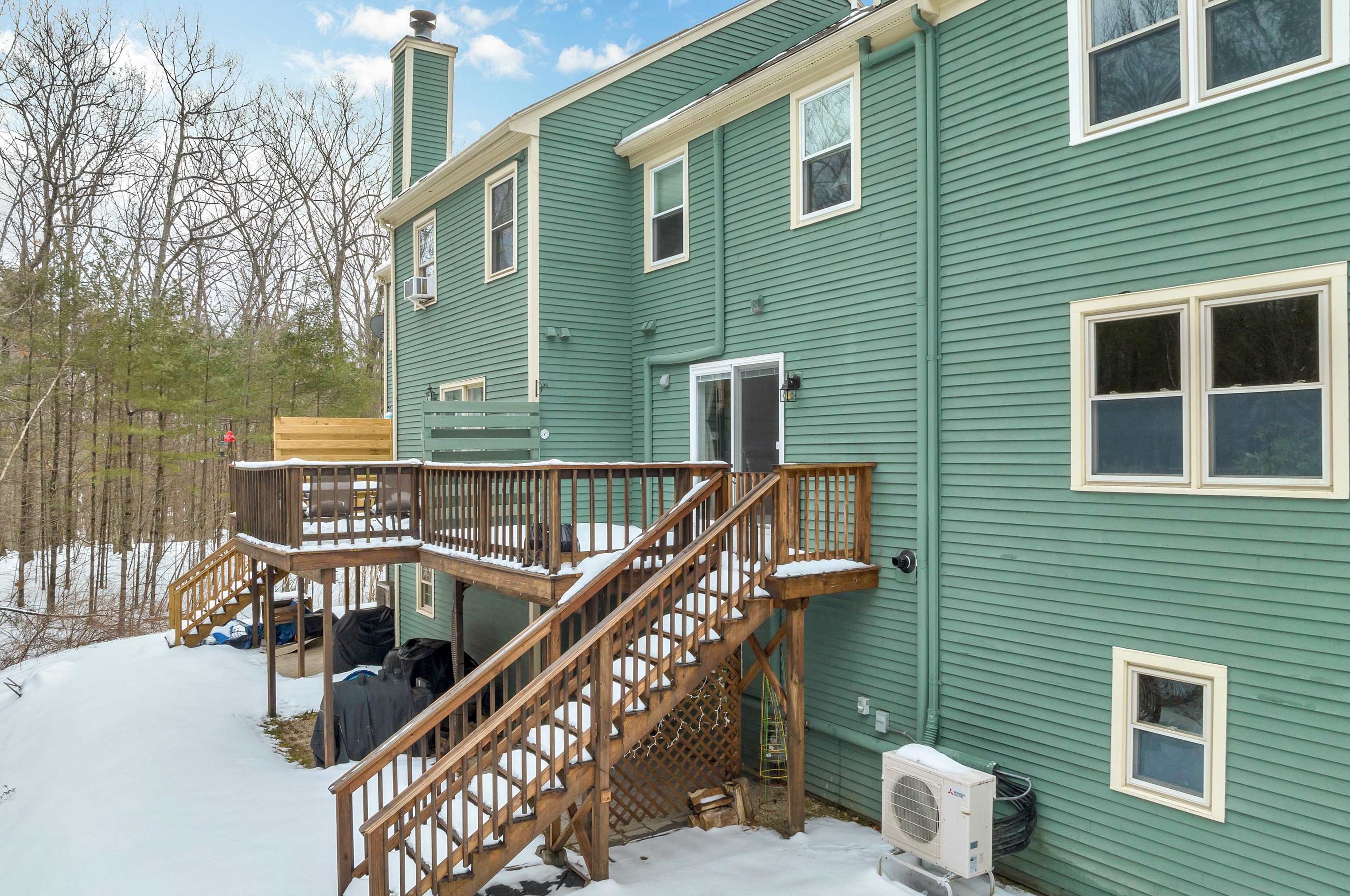 20 Walnut Cir, Merrimack NH  03054-2657 exterior