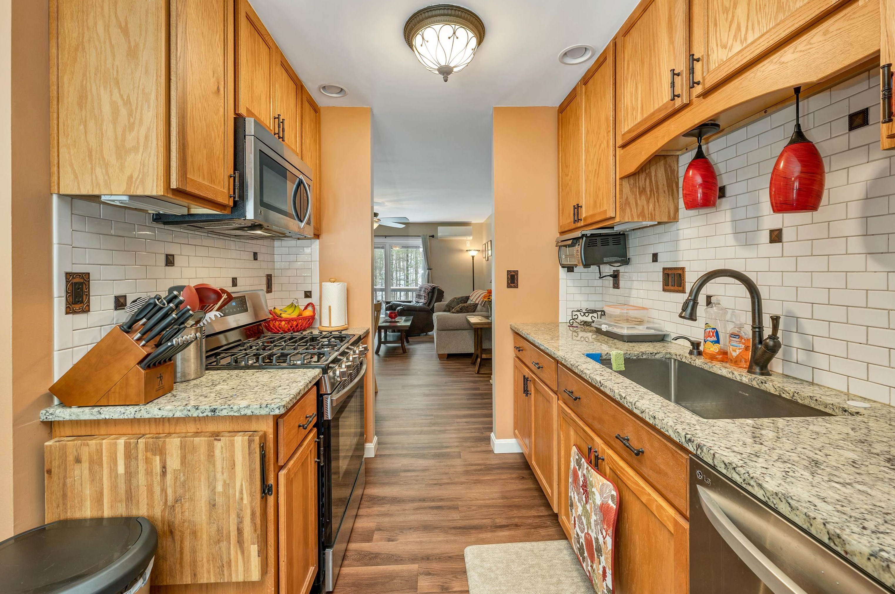 20 Walnut Cir, Merrimack NH  03054-2657 exterior