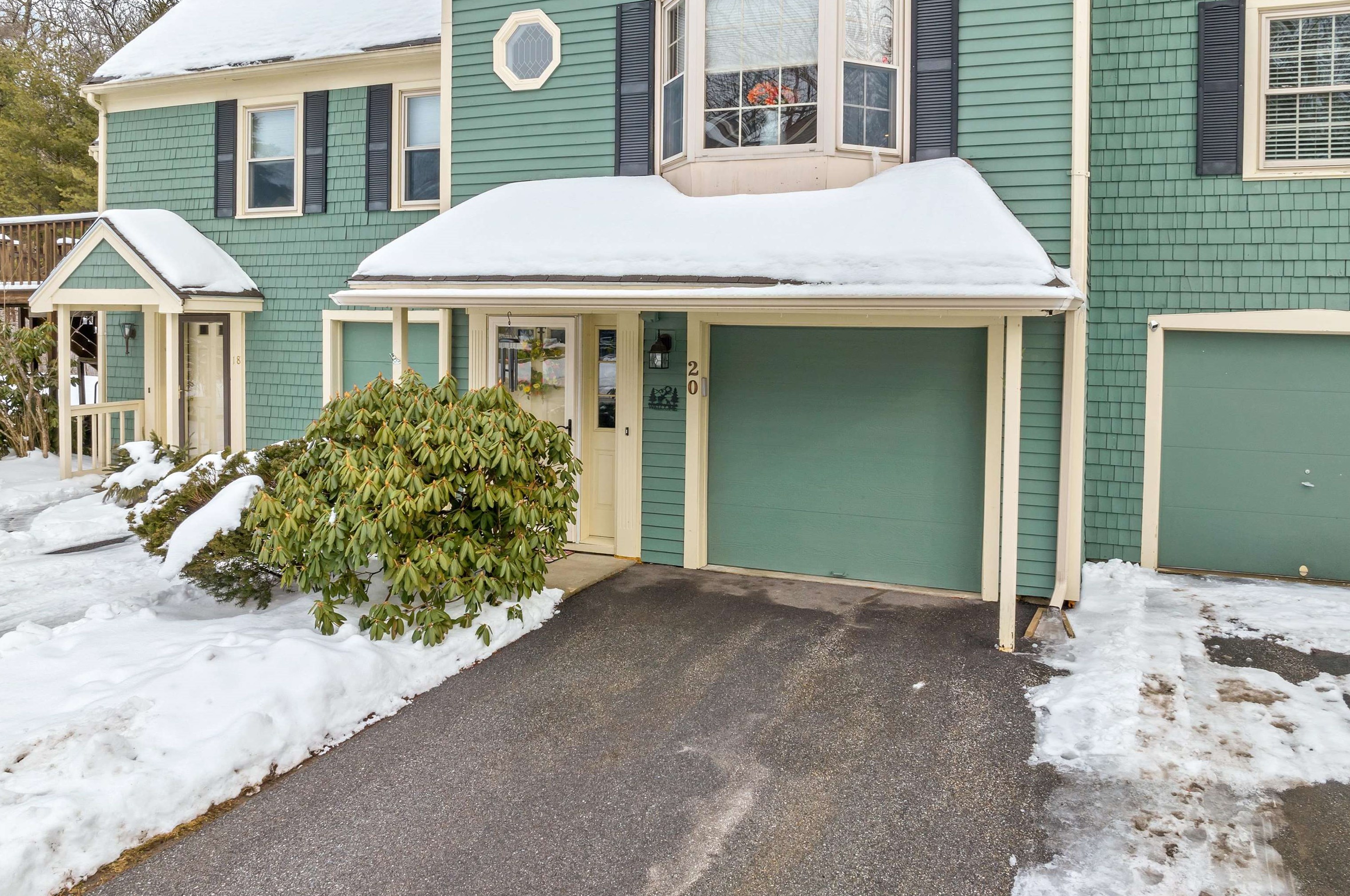20 Walnut Cir, Merrimack NH  03054-2657 exterior
