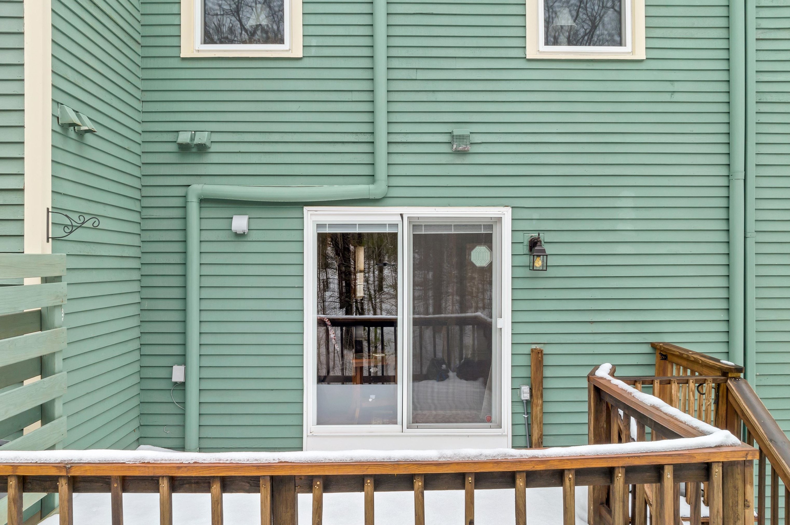 20 Walnut Cir, Merrimack NH  03054-2657 exterior