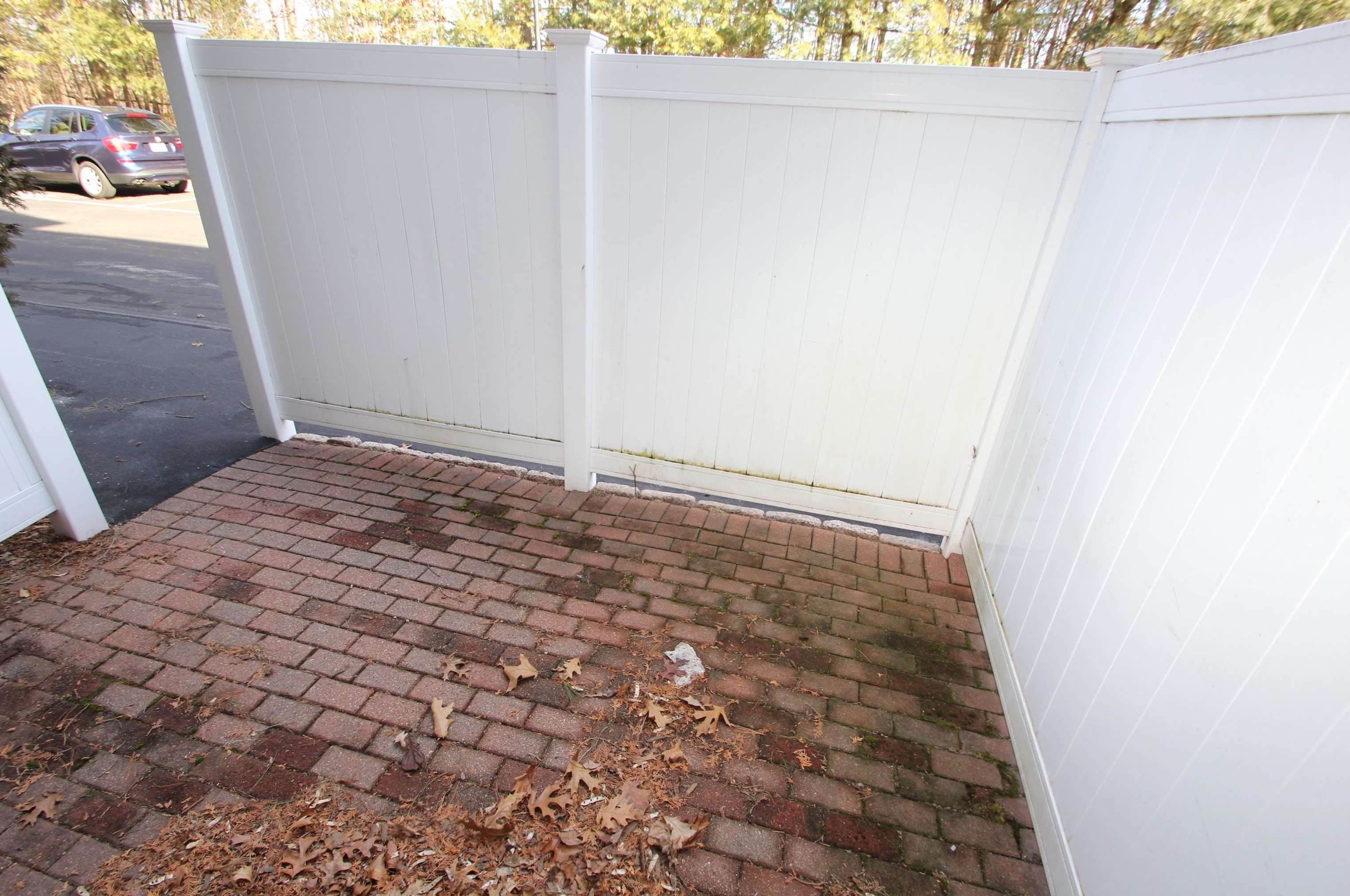 1 Maple Ridge Dr, Merrimack NH  03054-7219 exterior