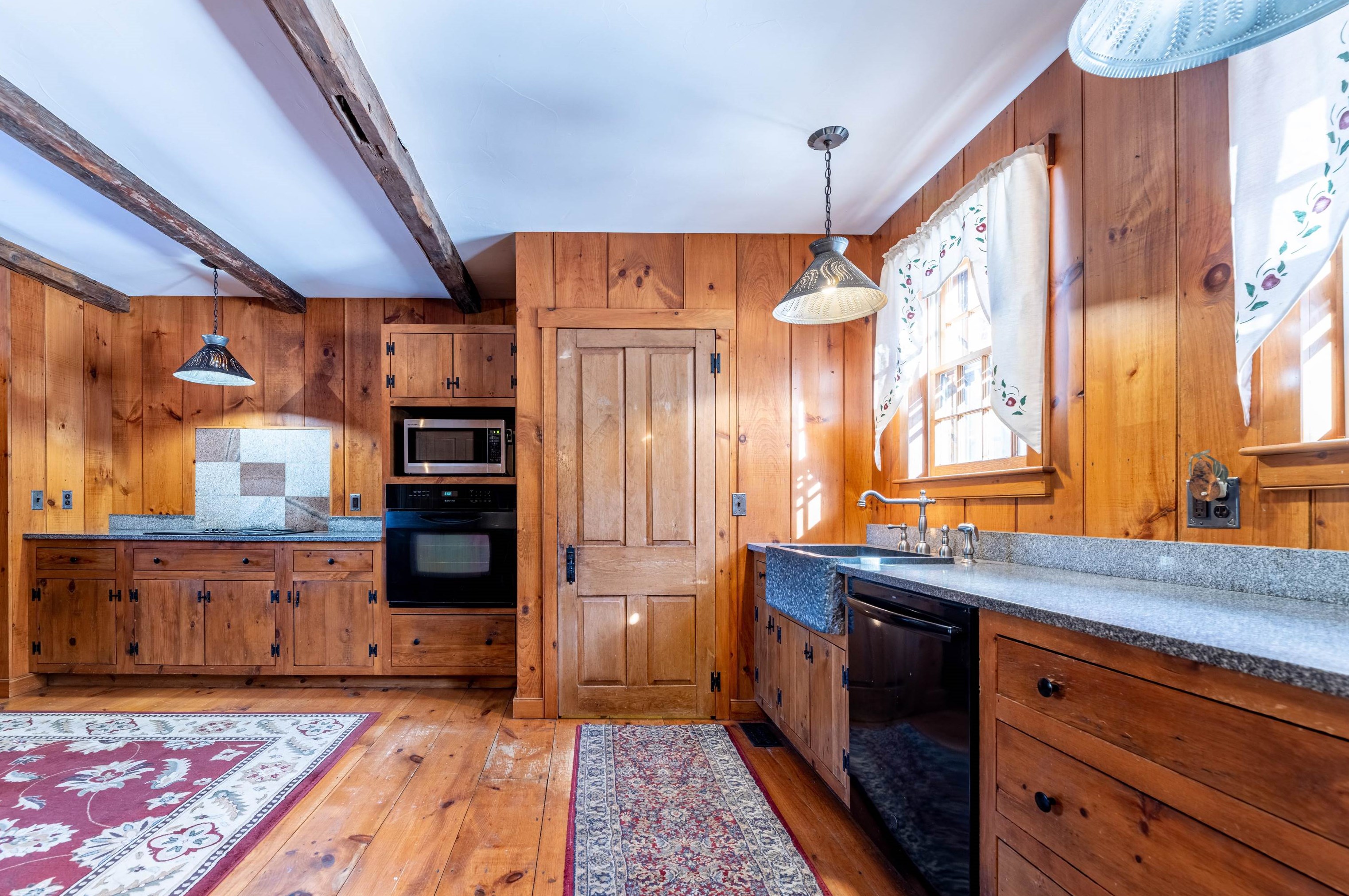 353 Dorchester Rd, Lyme NH  03768-3900 exterior