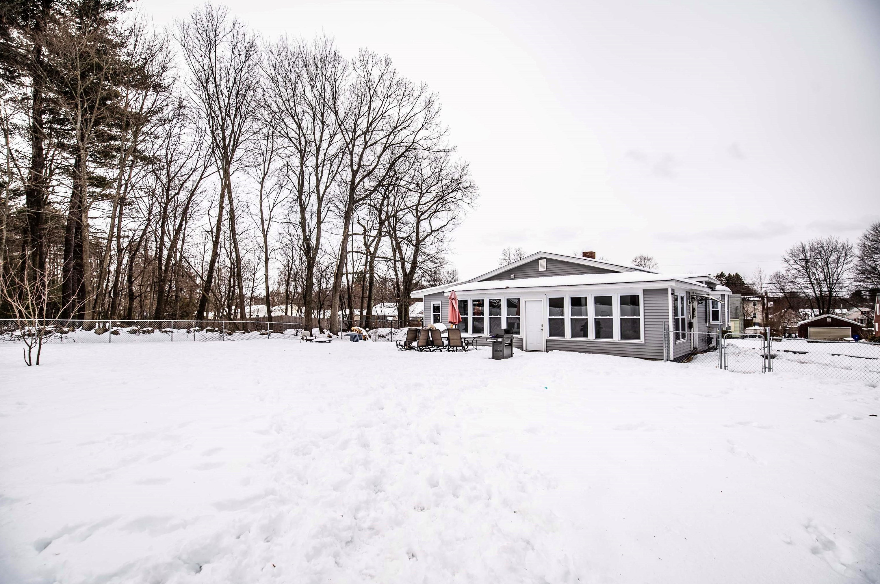 25 Maynard Ave, Manchester NH  03103-3058 exterior