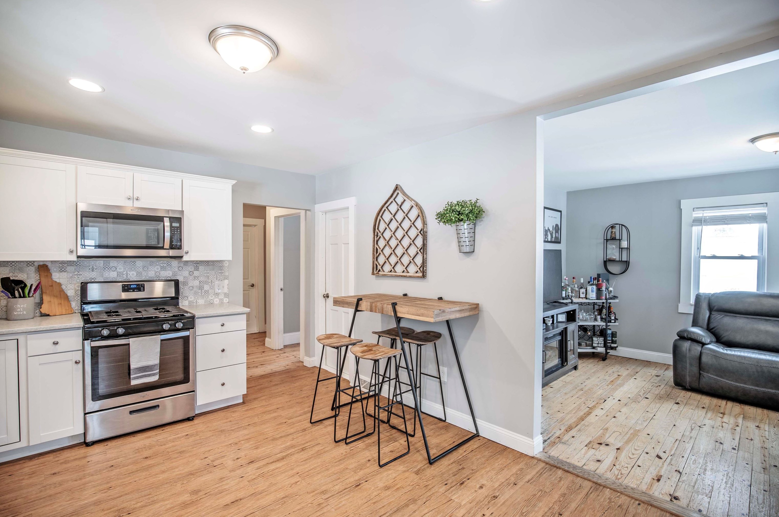 25 Maynard Ave, Manchester NH  03103-3058 exterior