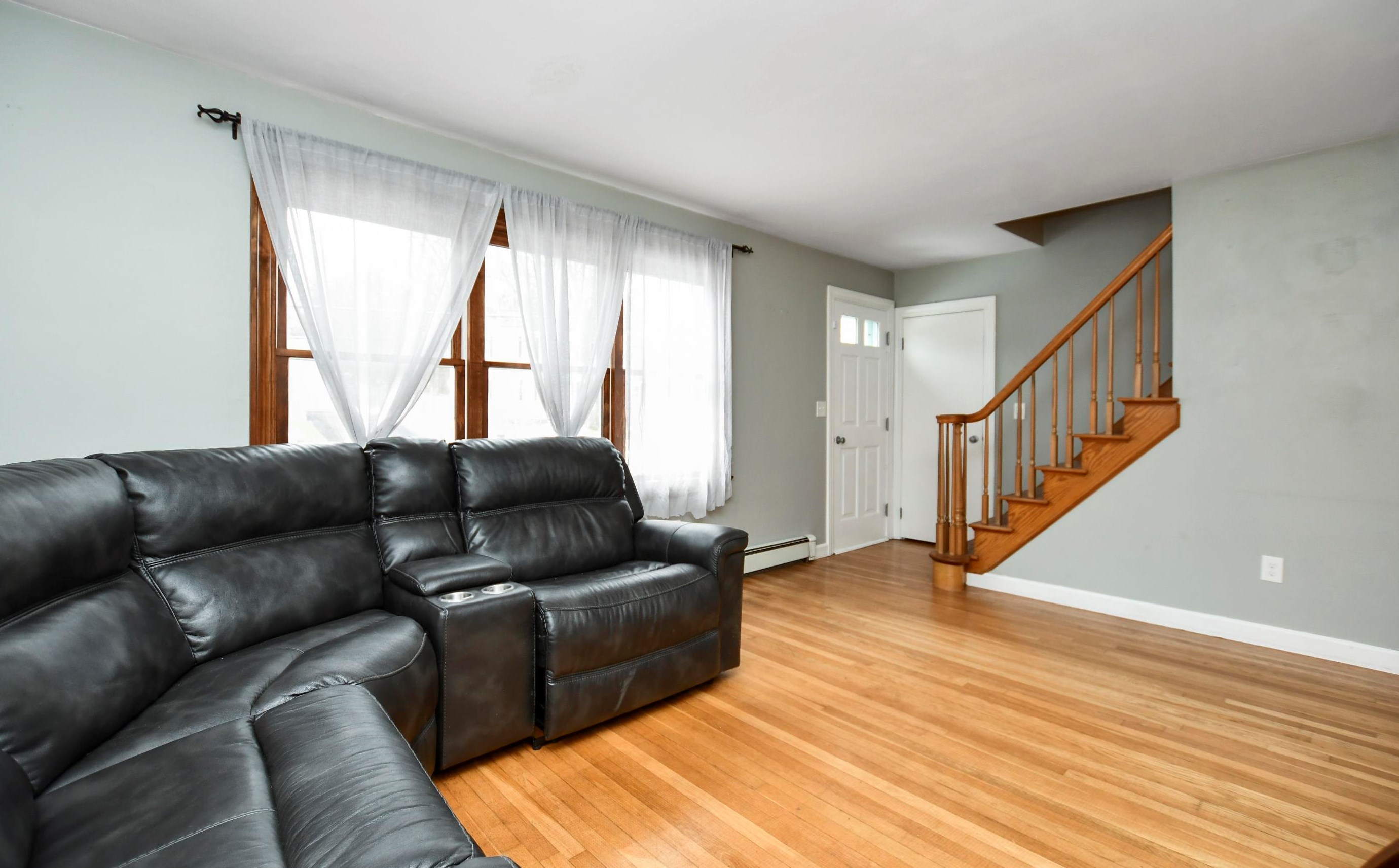 166 Exchange Ave, Manchester NH  03104-1532 exterior