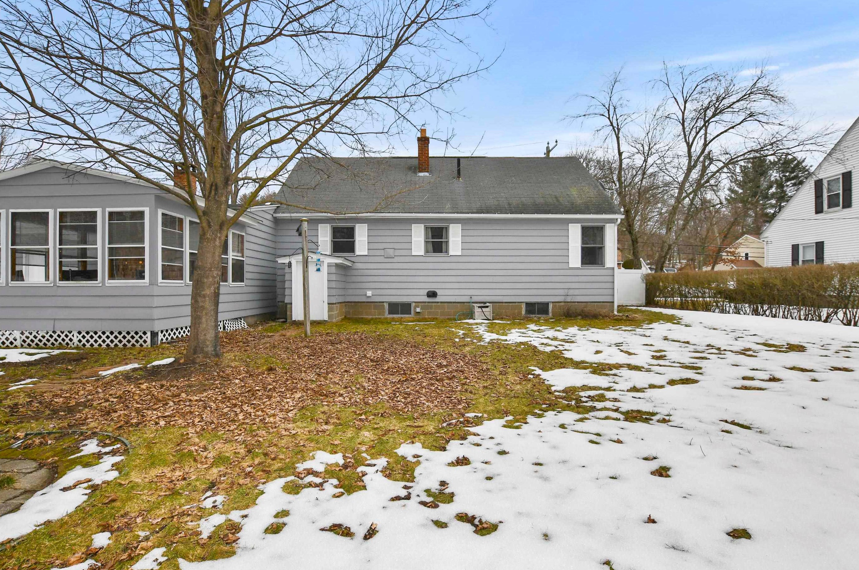 166 Exchange Ave, Manchester NH  03104-1532 exterior