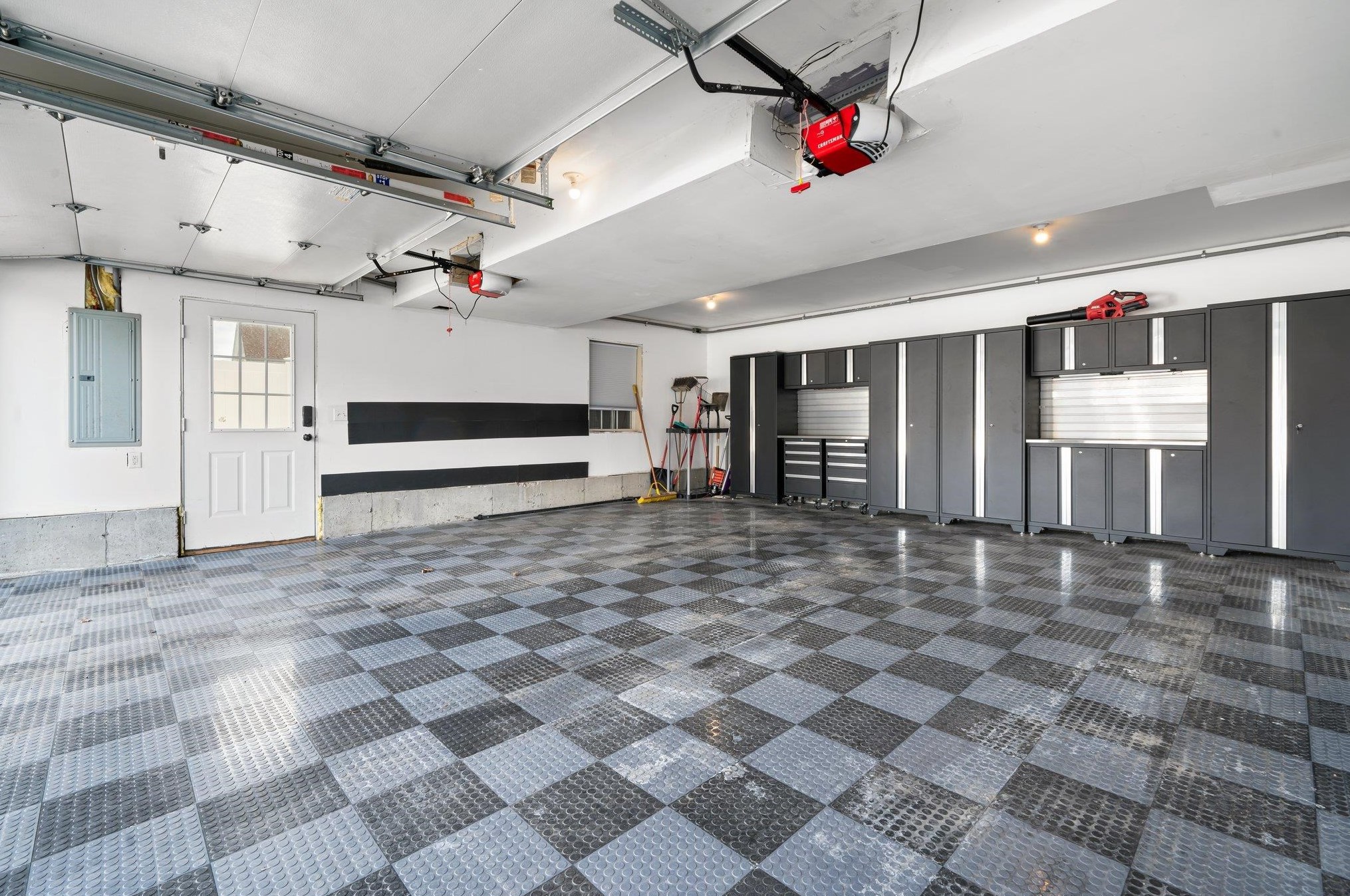 1110 Goffstown Rd, Manchester NH  03102-2359 exterior