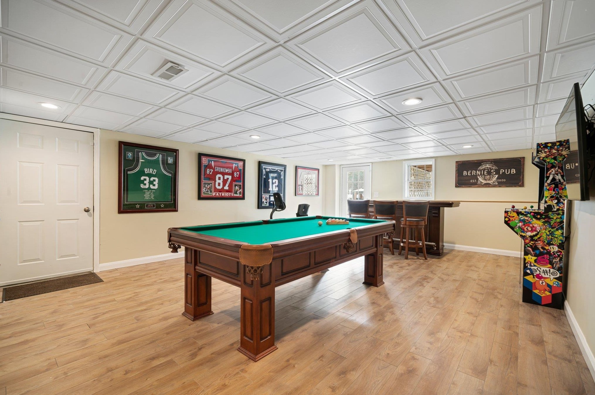 1110 Goffstown Rd, Manchester NH  03102-2359 exterior