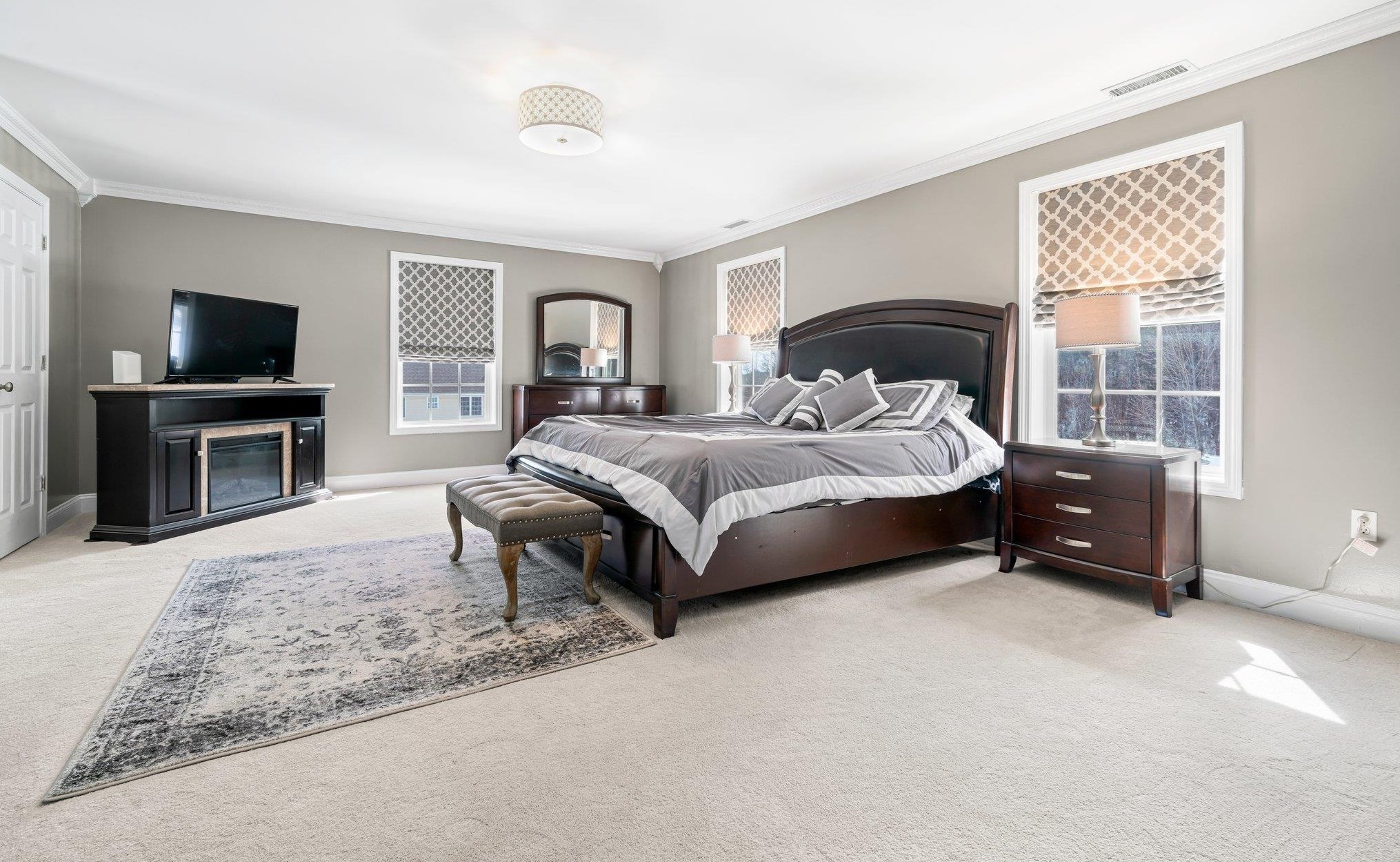 1110 Goffstown Rd, Manchester NH  03102-2359 exterior