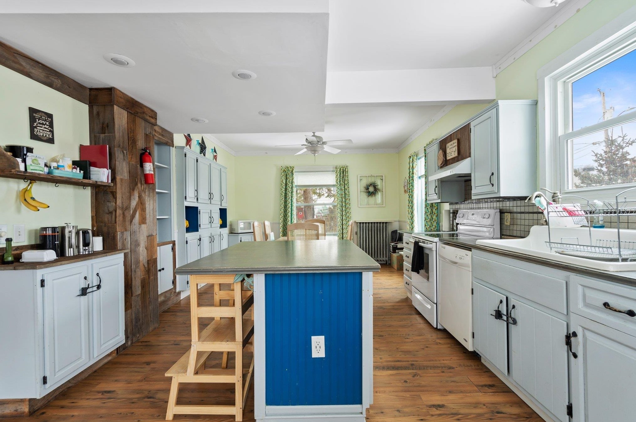 888 Somerville St, Manchester NH  03103-3730 exterior