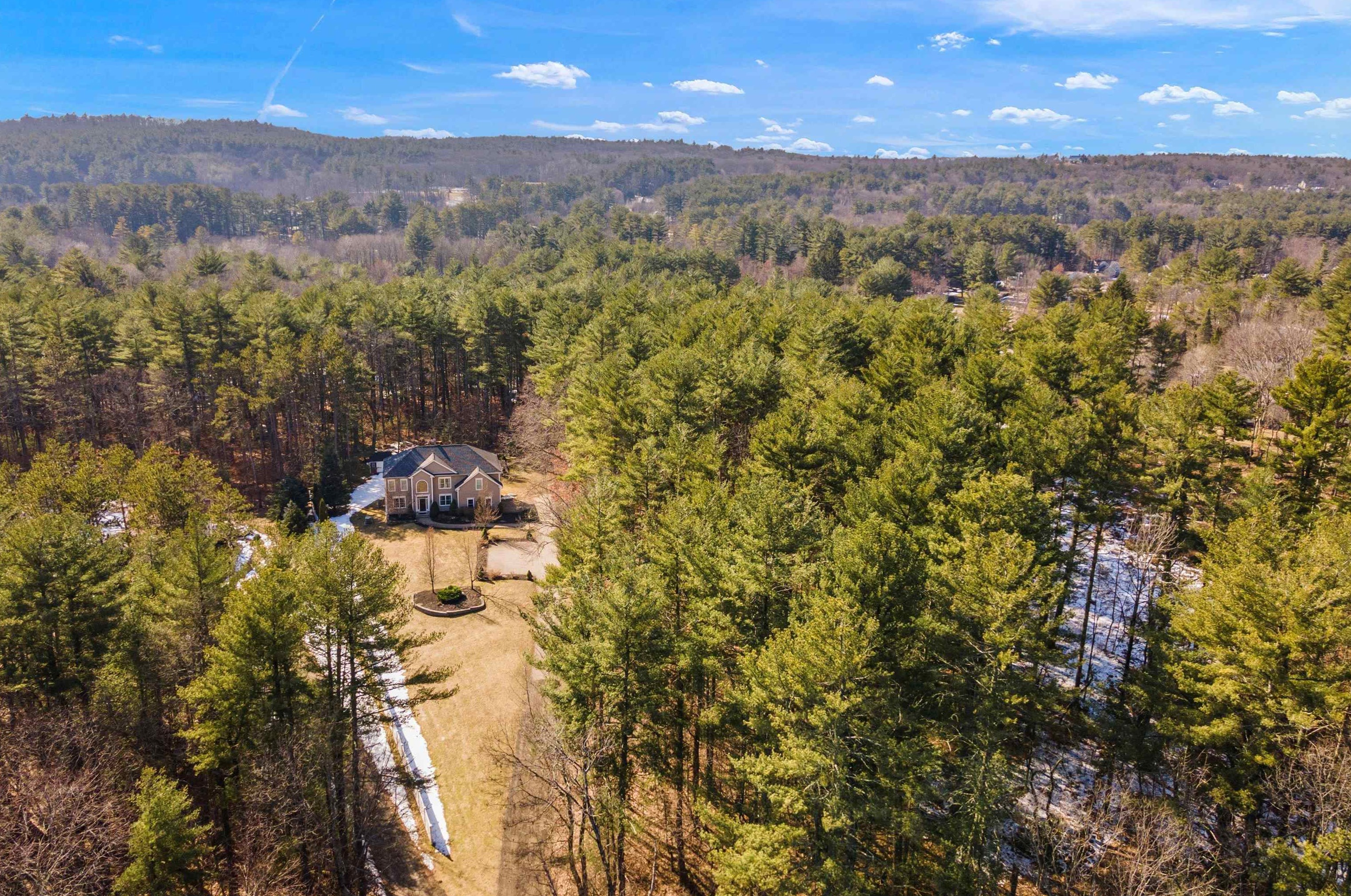 4 Candlewood Rd, Windham NH  03087-2258 exterior