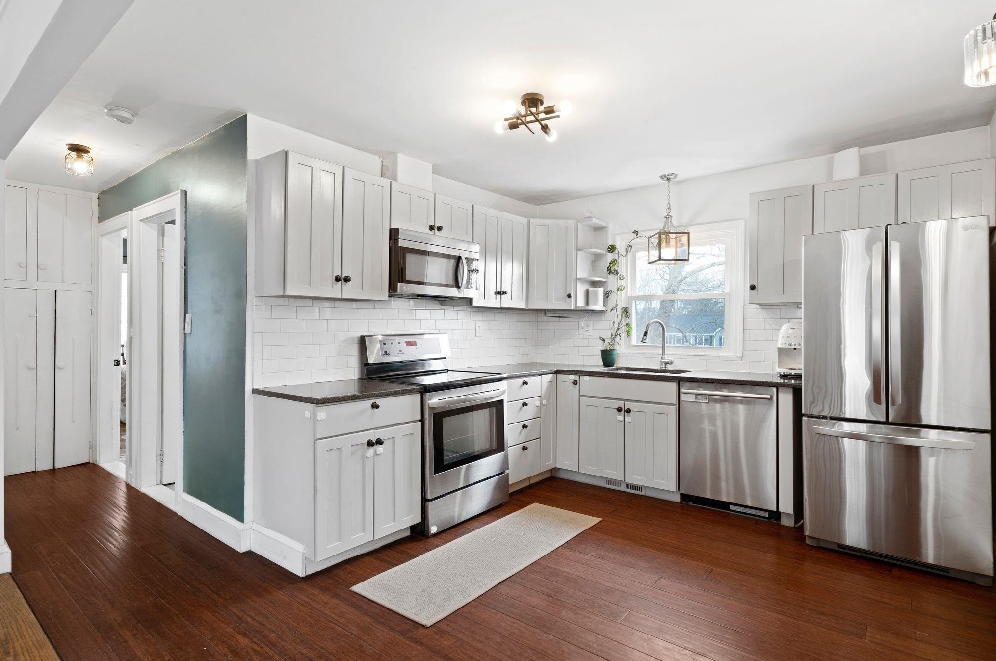 34 Exchange Ave, Manchester NH  03104-1530 exterior